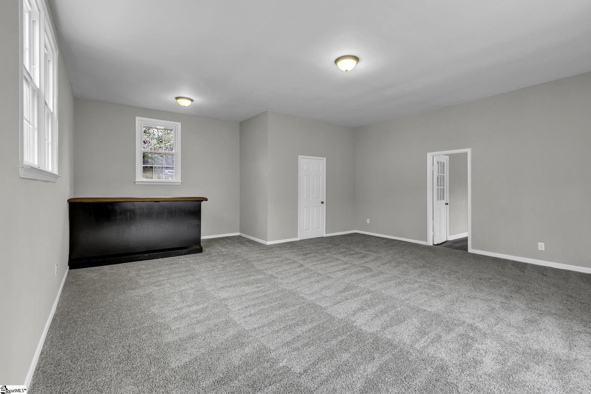 112 Meadowbrook Drive