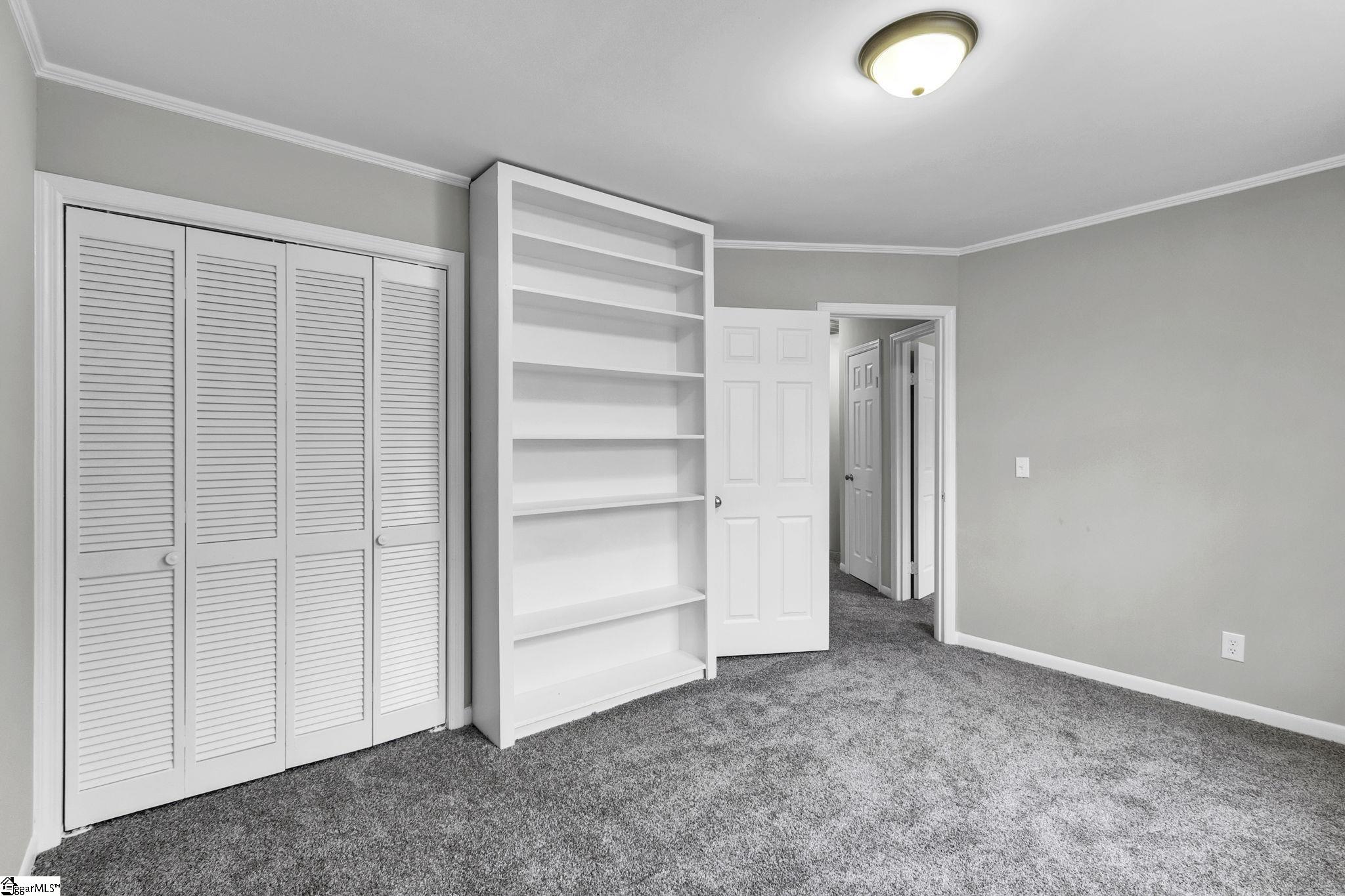 112 Meadowbrook Drive