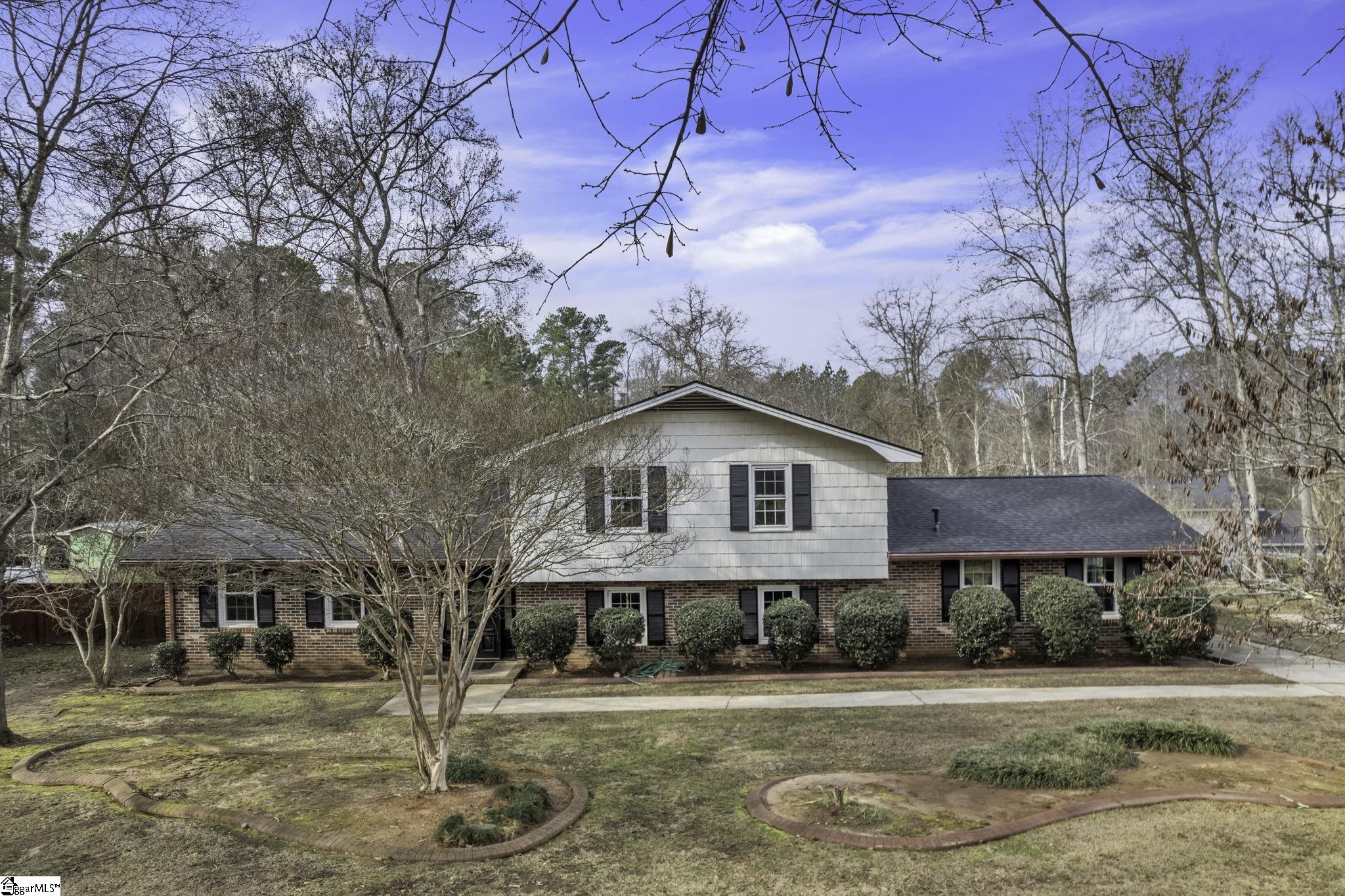 112 Meadowbrook Drive