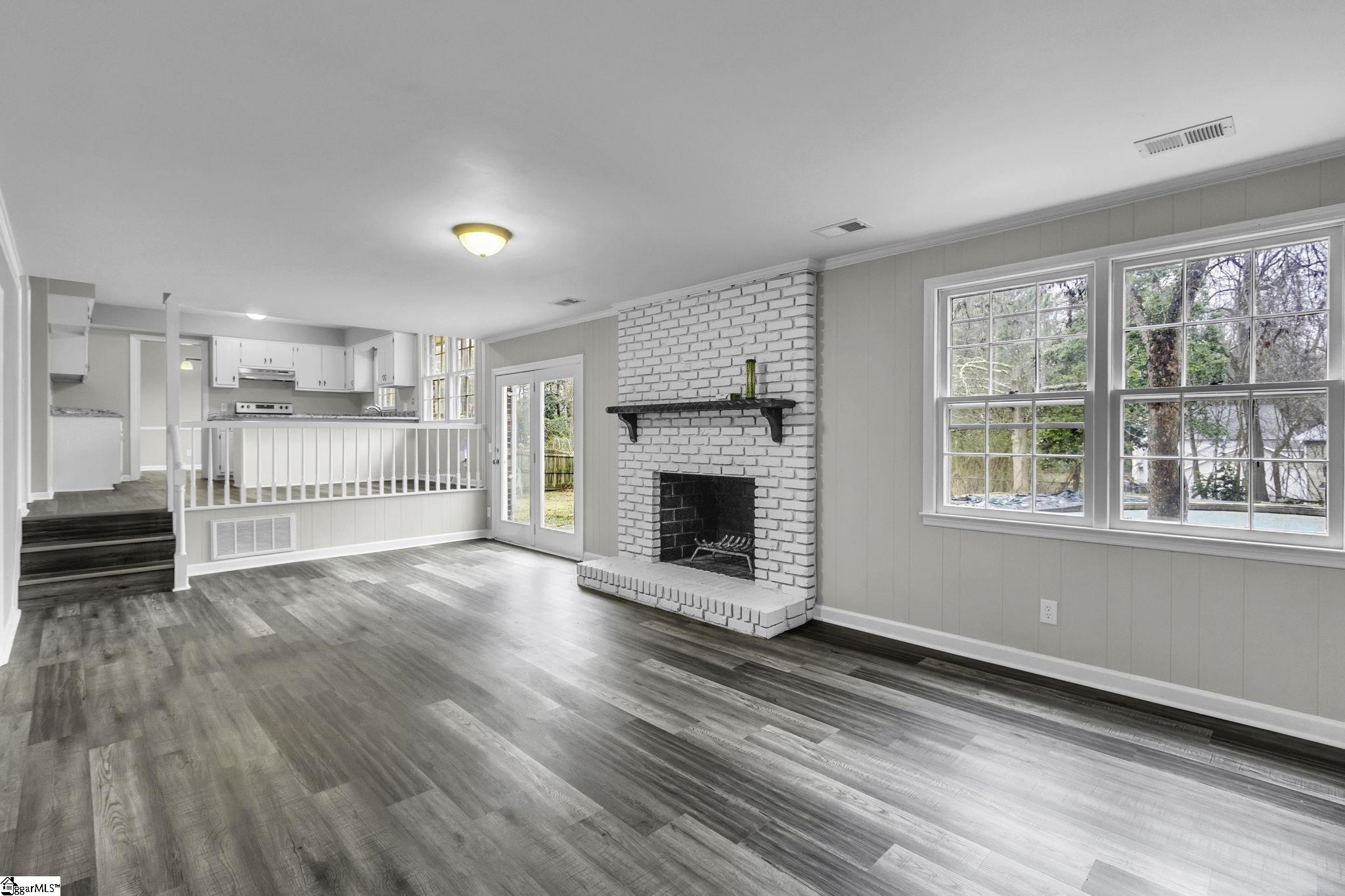 112 Meadowbrook Drive