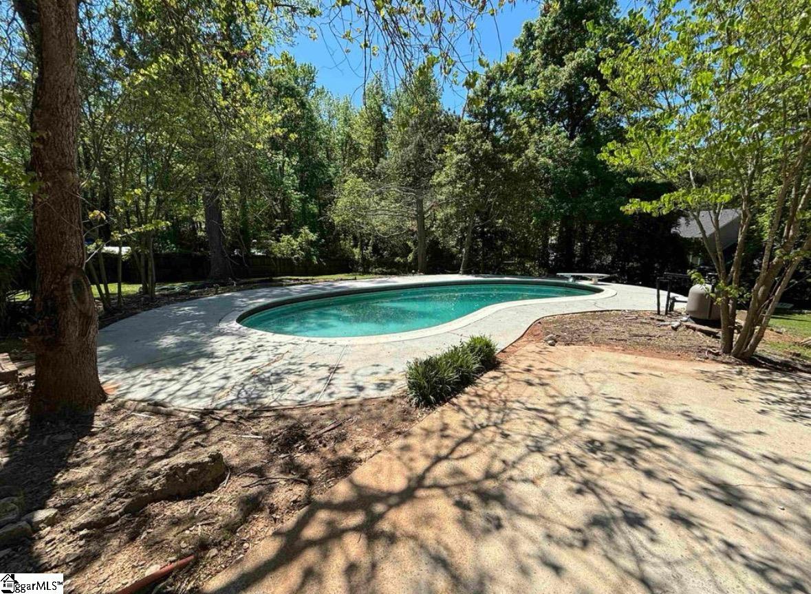 112 Meadowbrook Drive