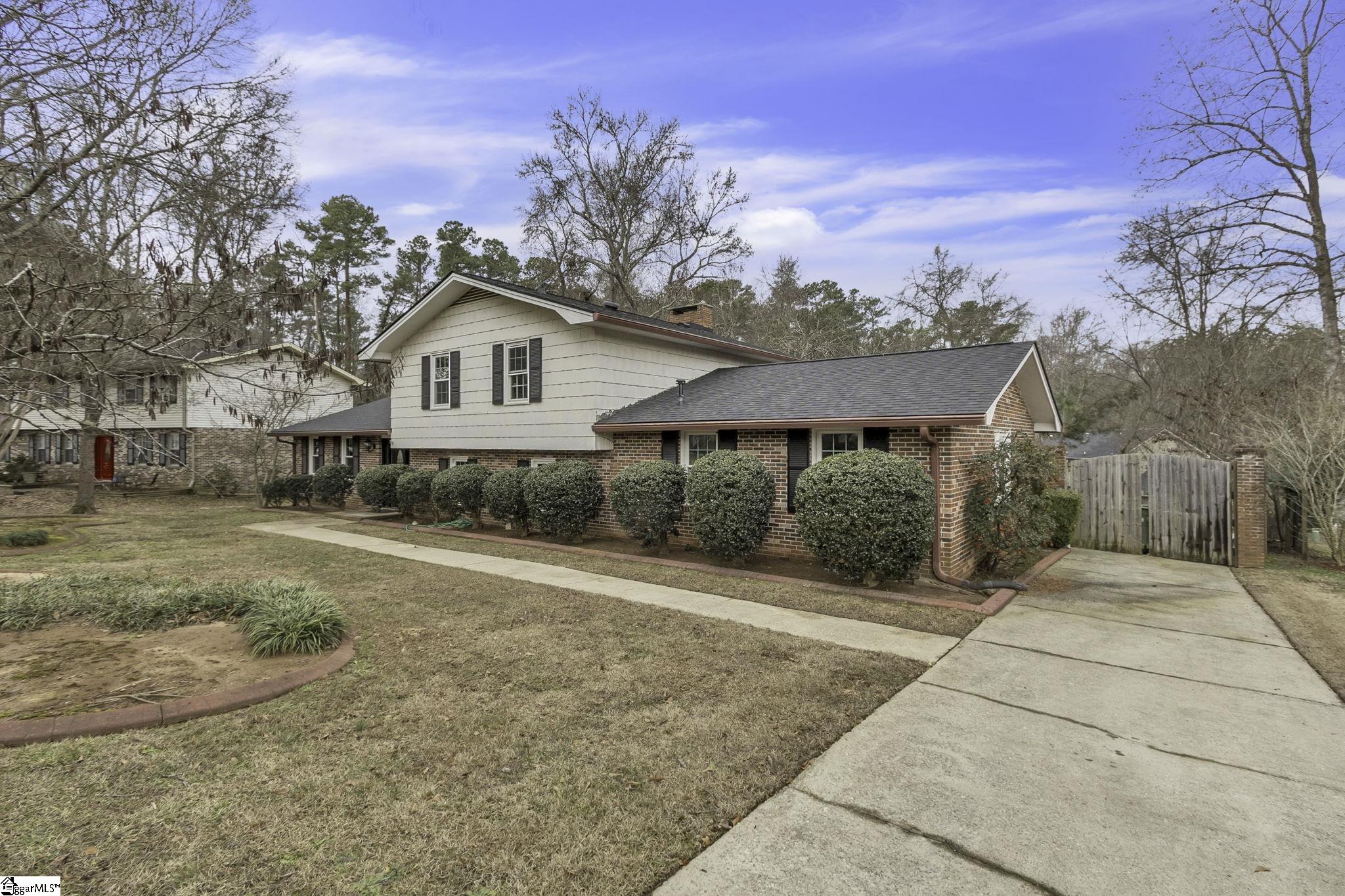 112 Meadowbrook Drive