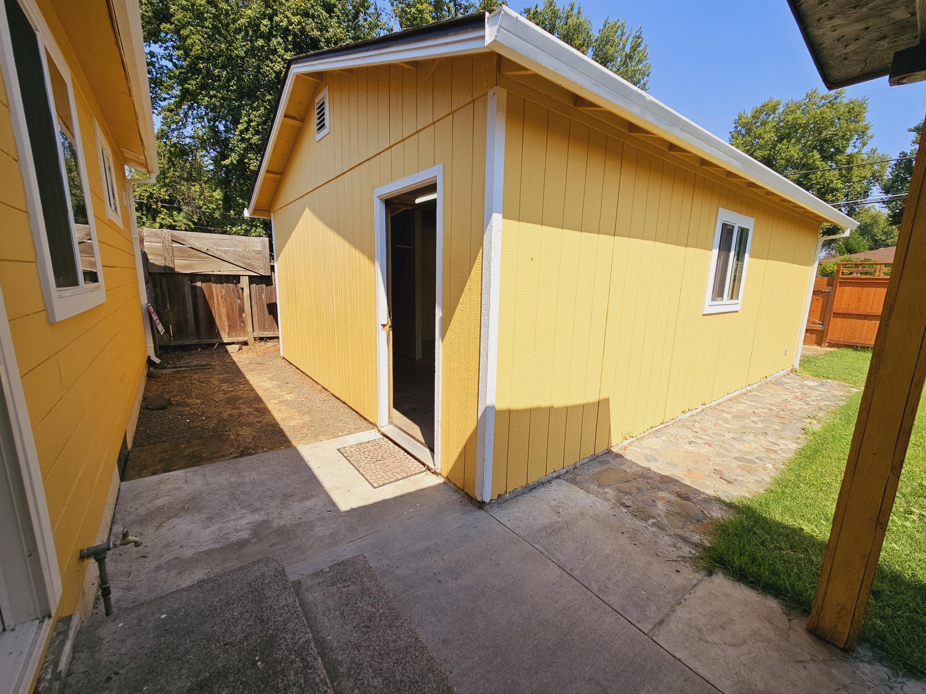 945 Kenyon Street