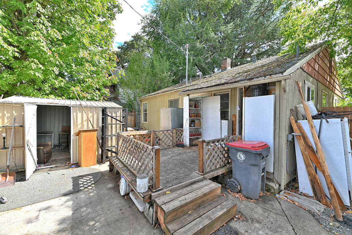 520 W Jackson Street