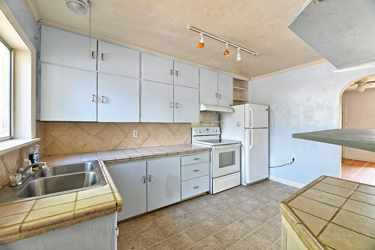 520 W Jackson Street