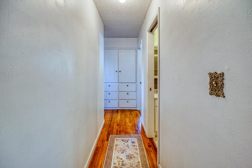2445 Vine Avenue
