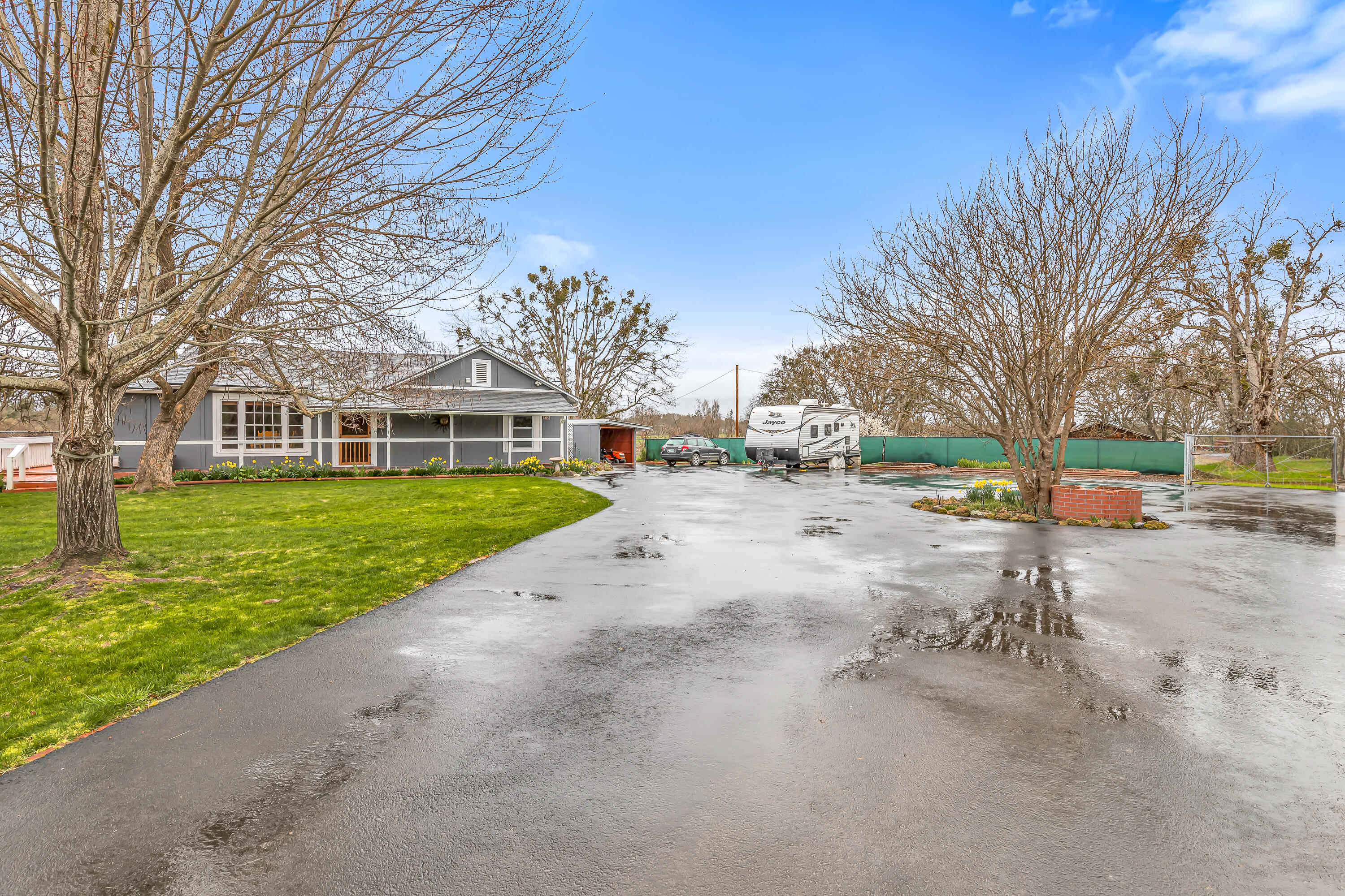 5925 Harris Road