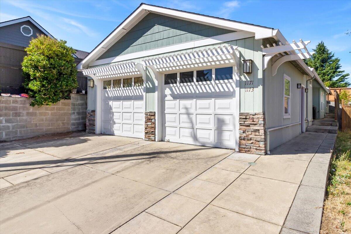 1171 - 1173 Valley View Drive