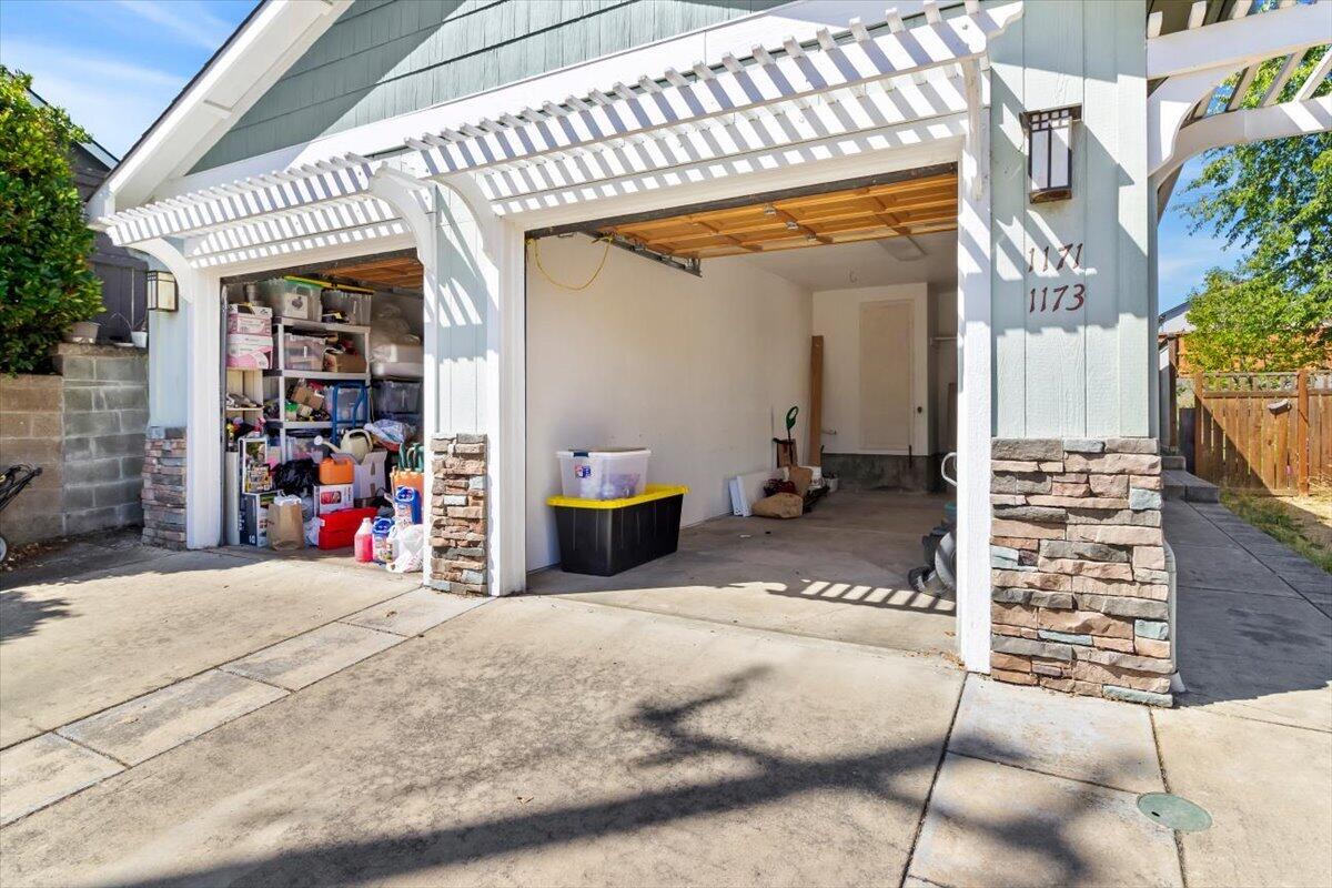 1171 - 1173 Valley View Drive