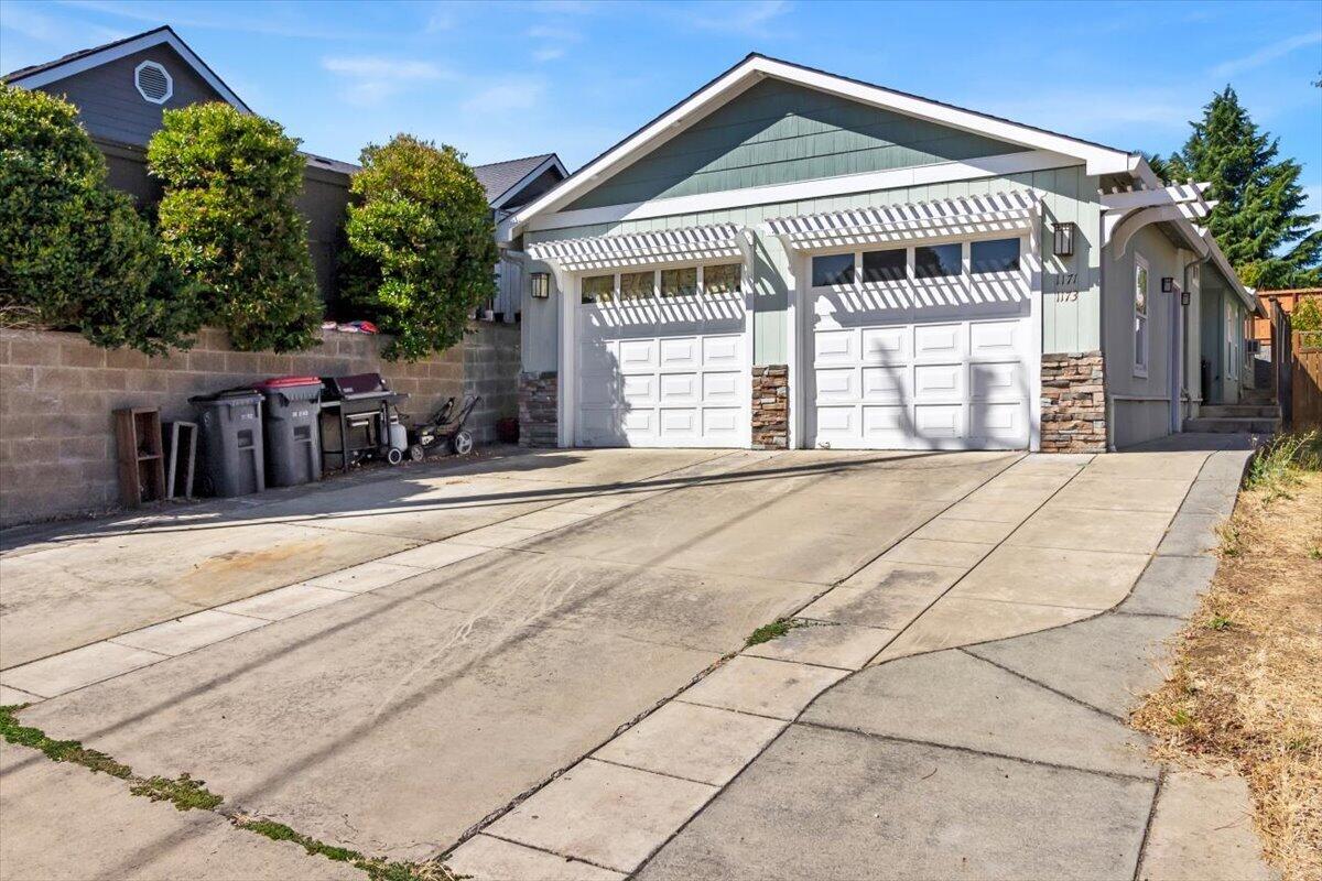 1171 - 1173 Valley View Drive
