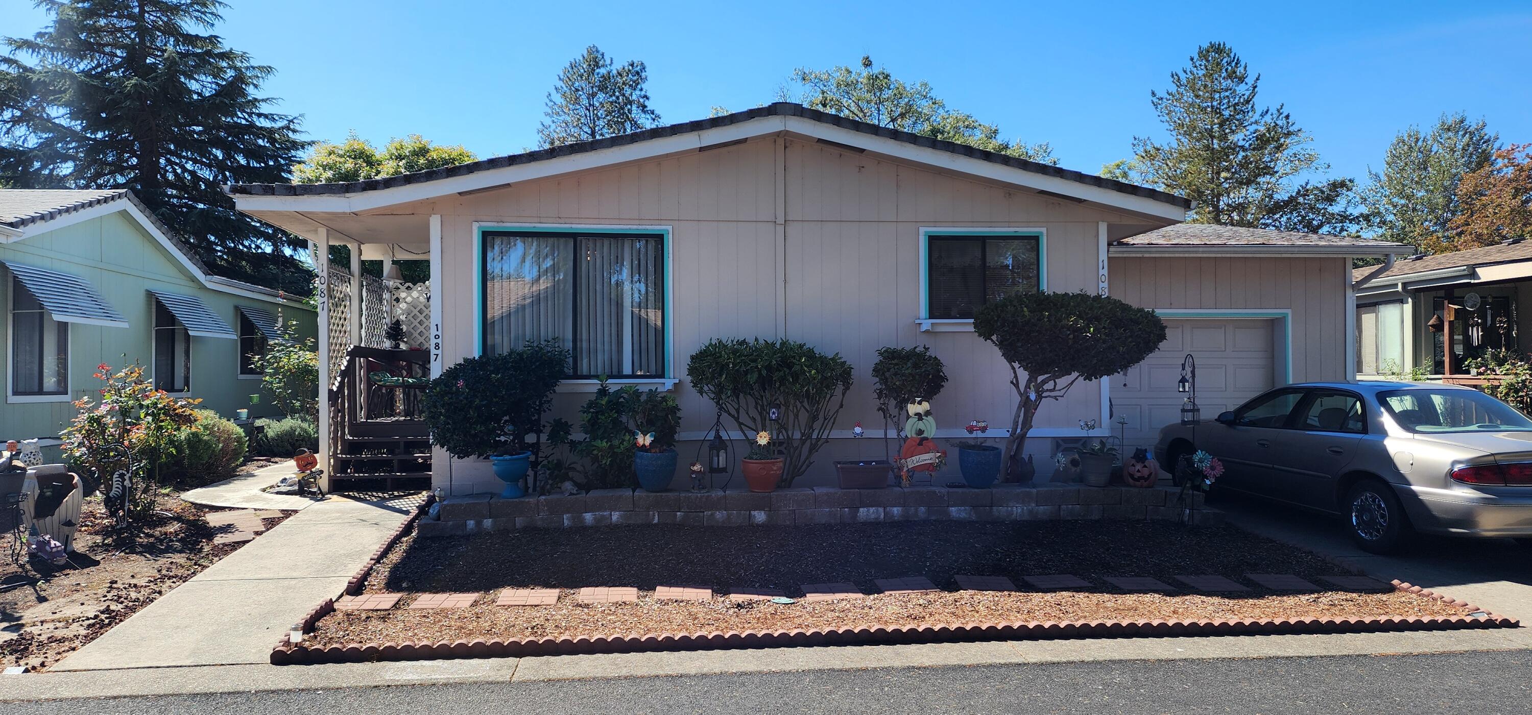 1087 Aspen Way