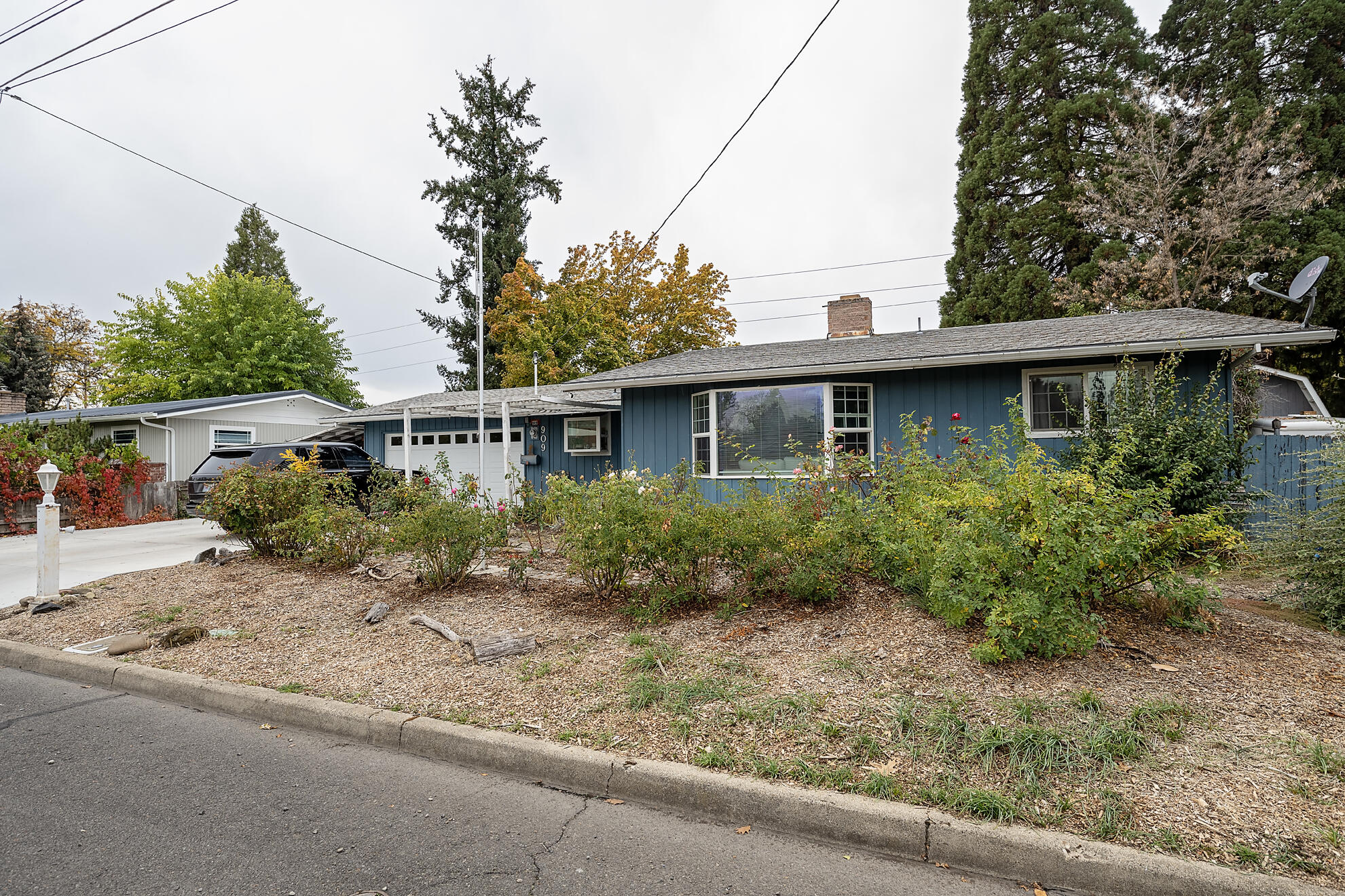 909 Comet Way