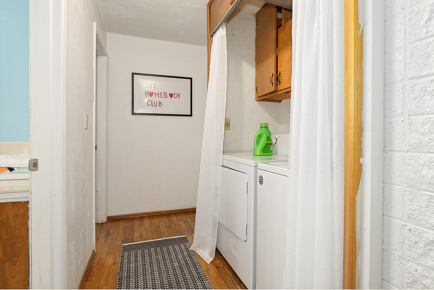 909 Comet Way