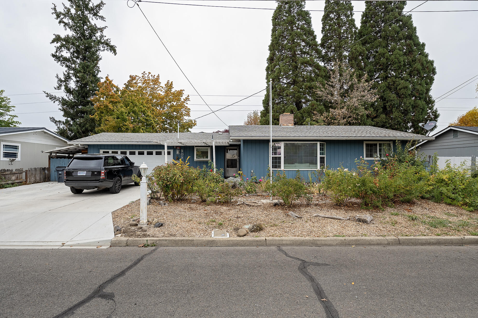 909 Comet Way