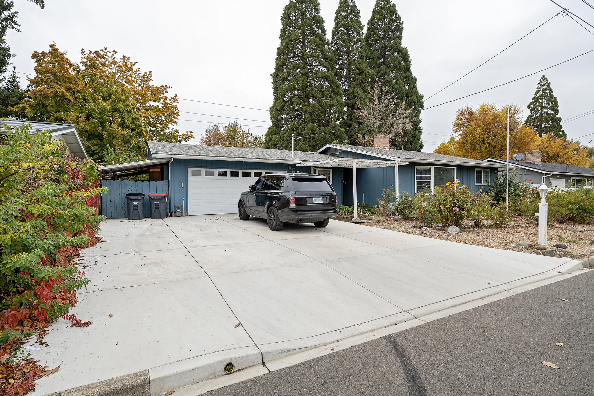 909 Comet Way
