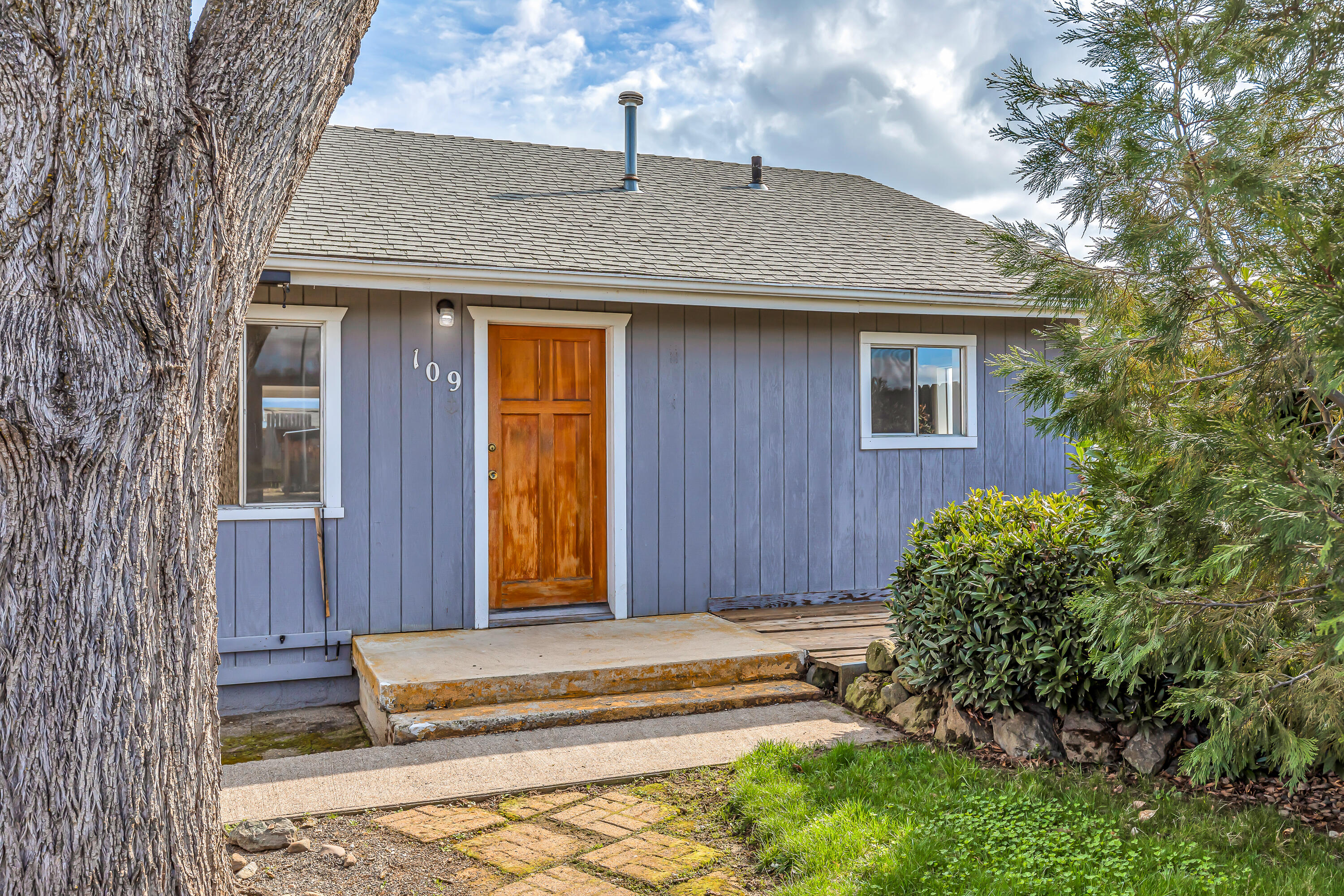 109 Lozier Lane