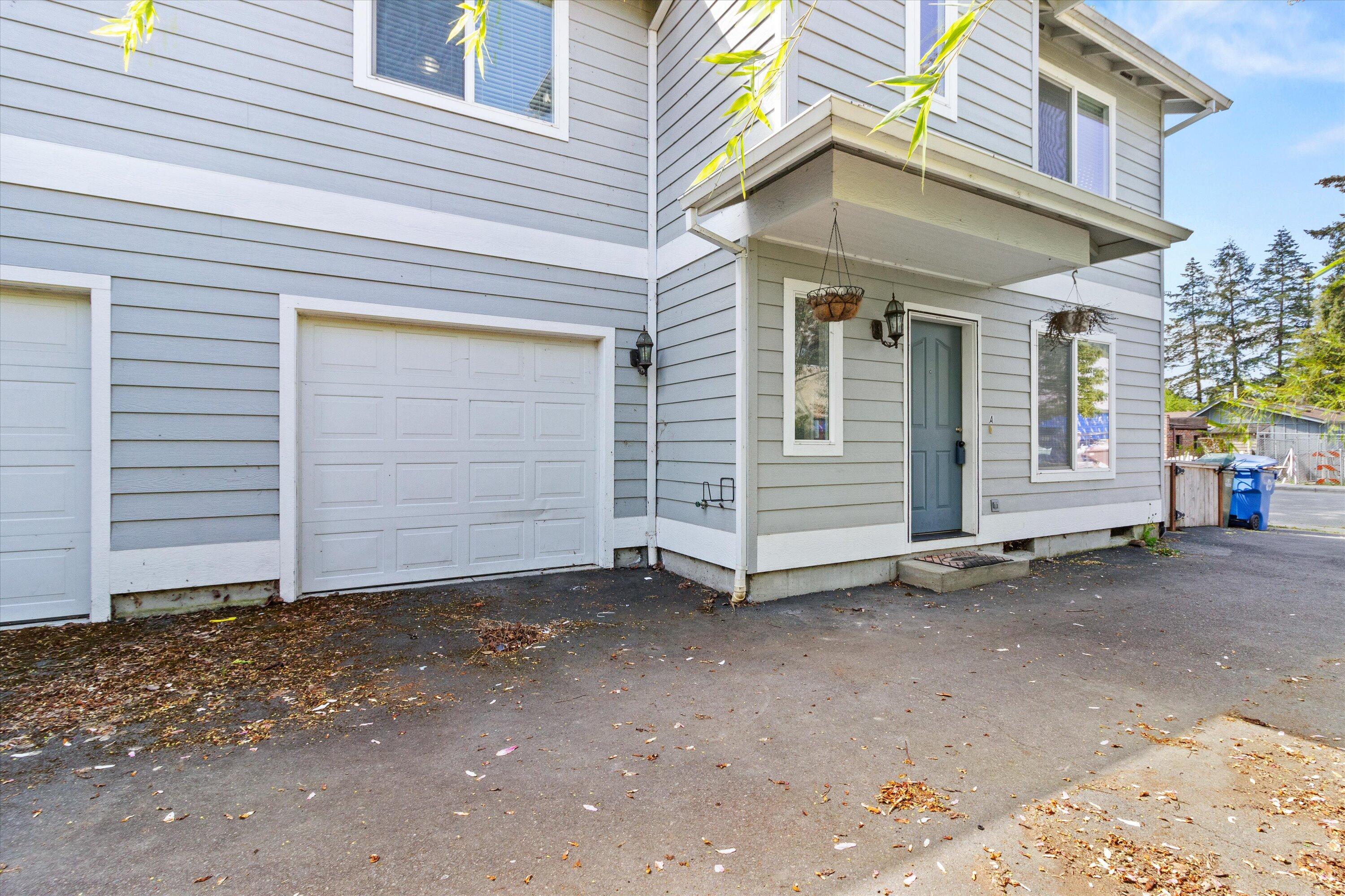 212 Oak Street Street, (A & B)