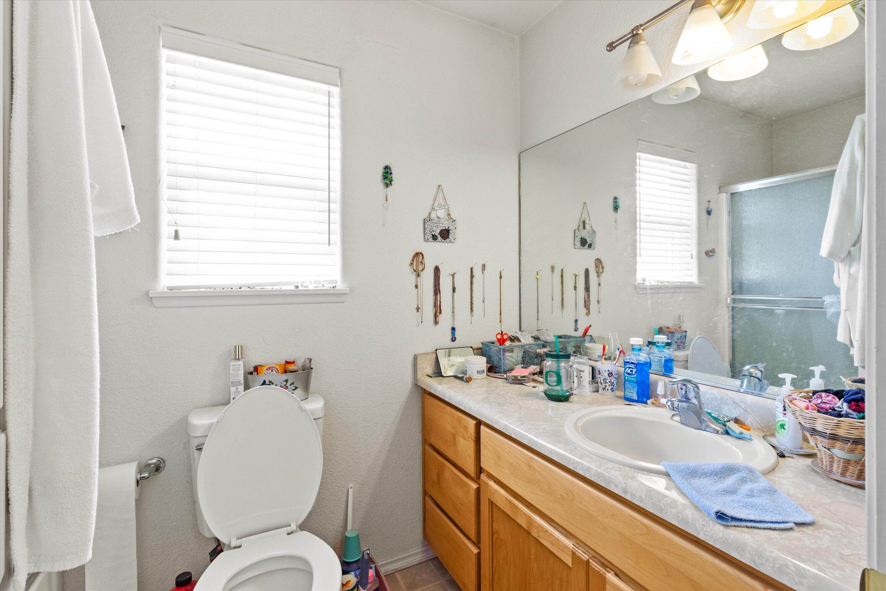 212 Oak Street Street, (A & B)