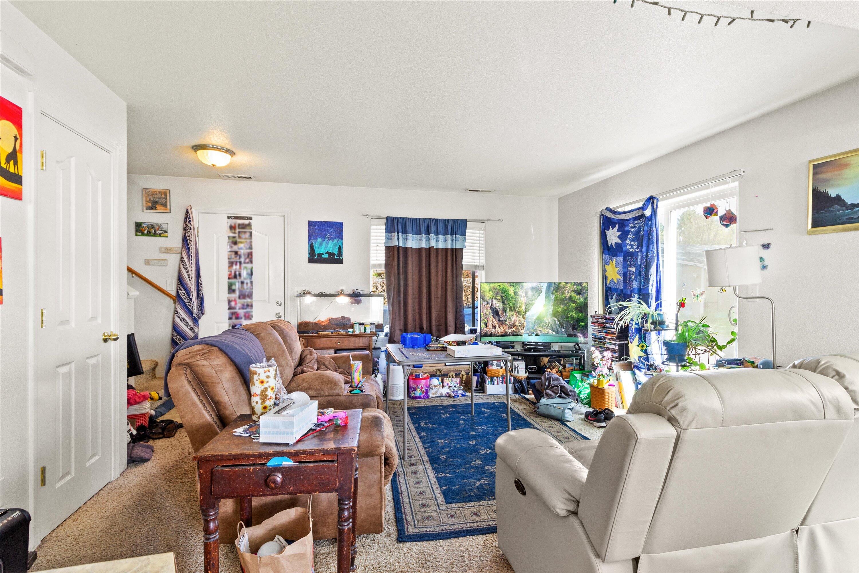 212 Oak Street Street, (A & B)