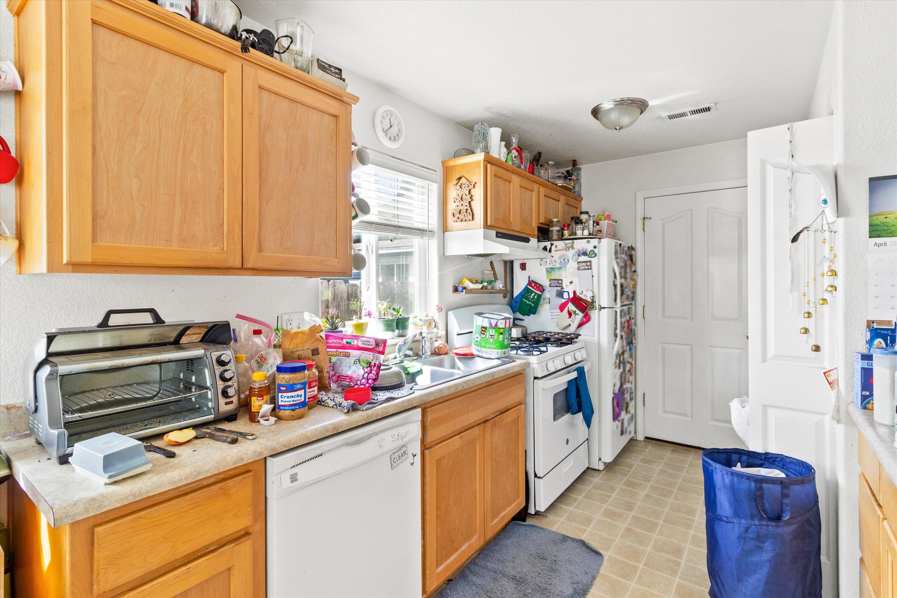 212 Oak Street Street, (A & B)