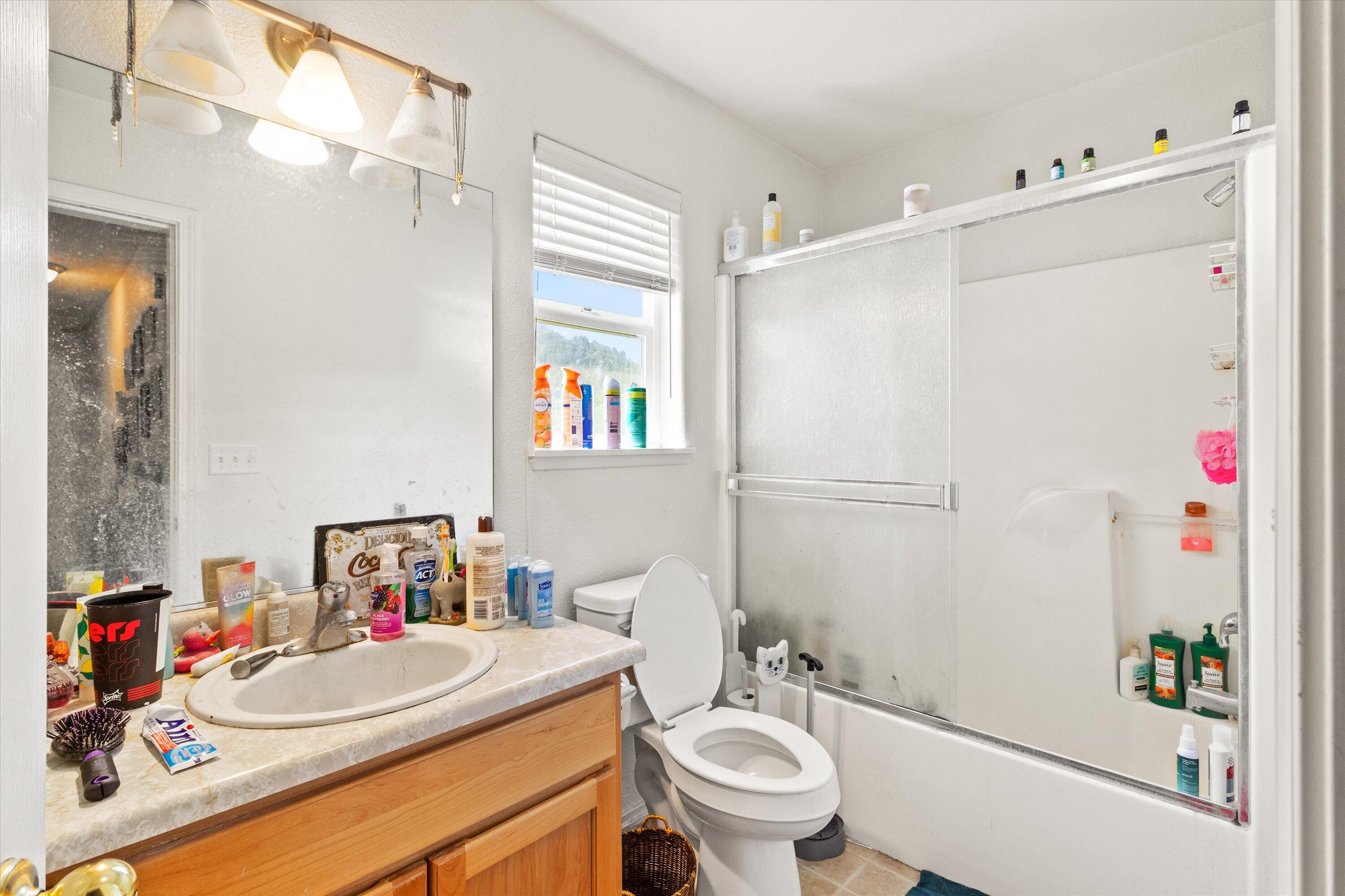 212 Oak Street Street, (A & B)