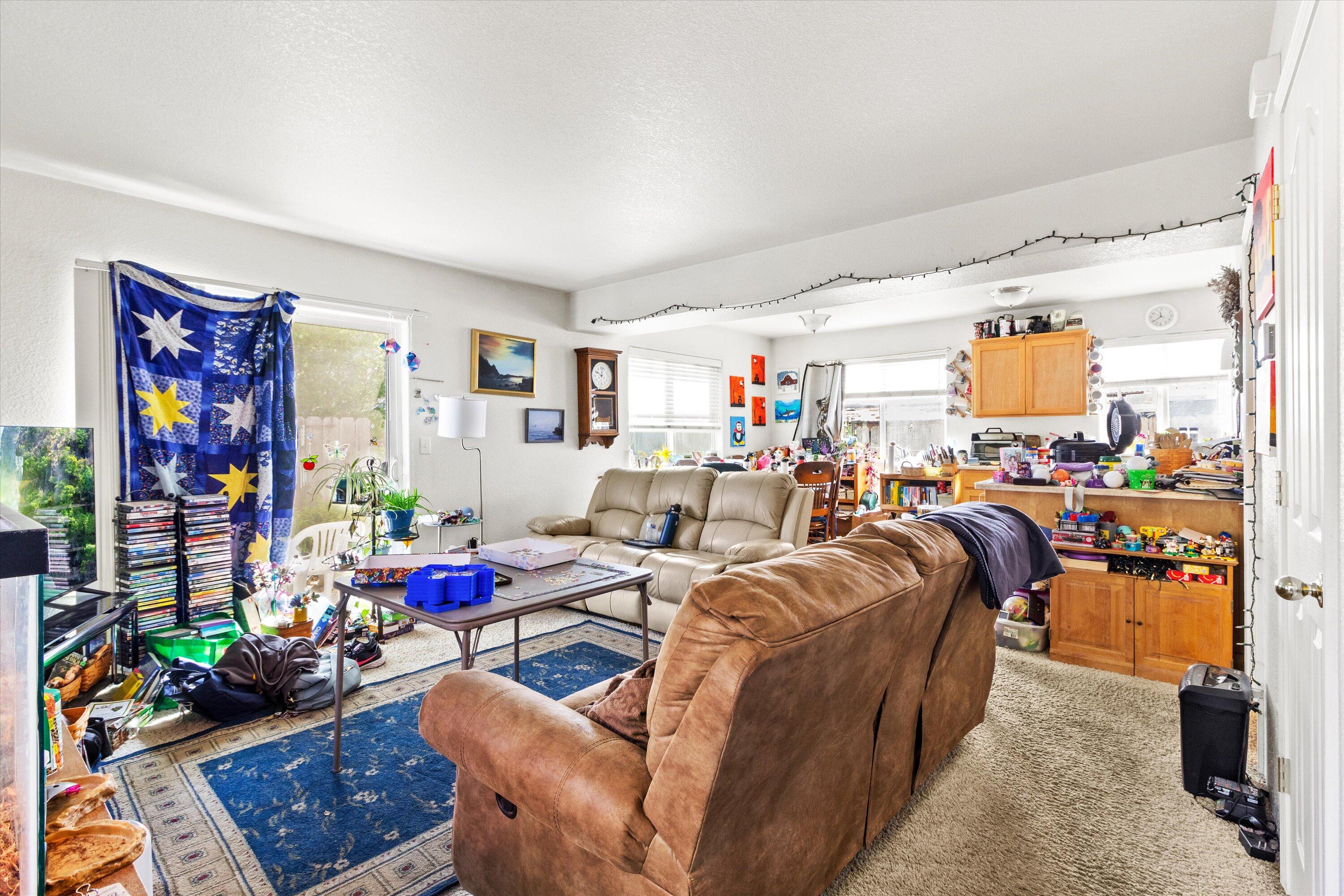 212 Oak Street Street, (A & B)