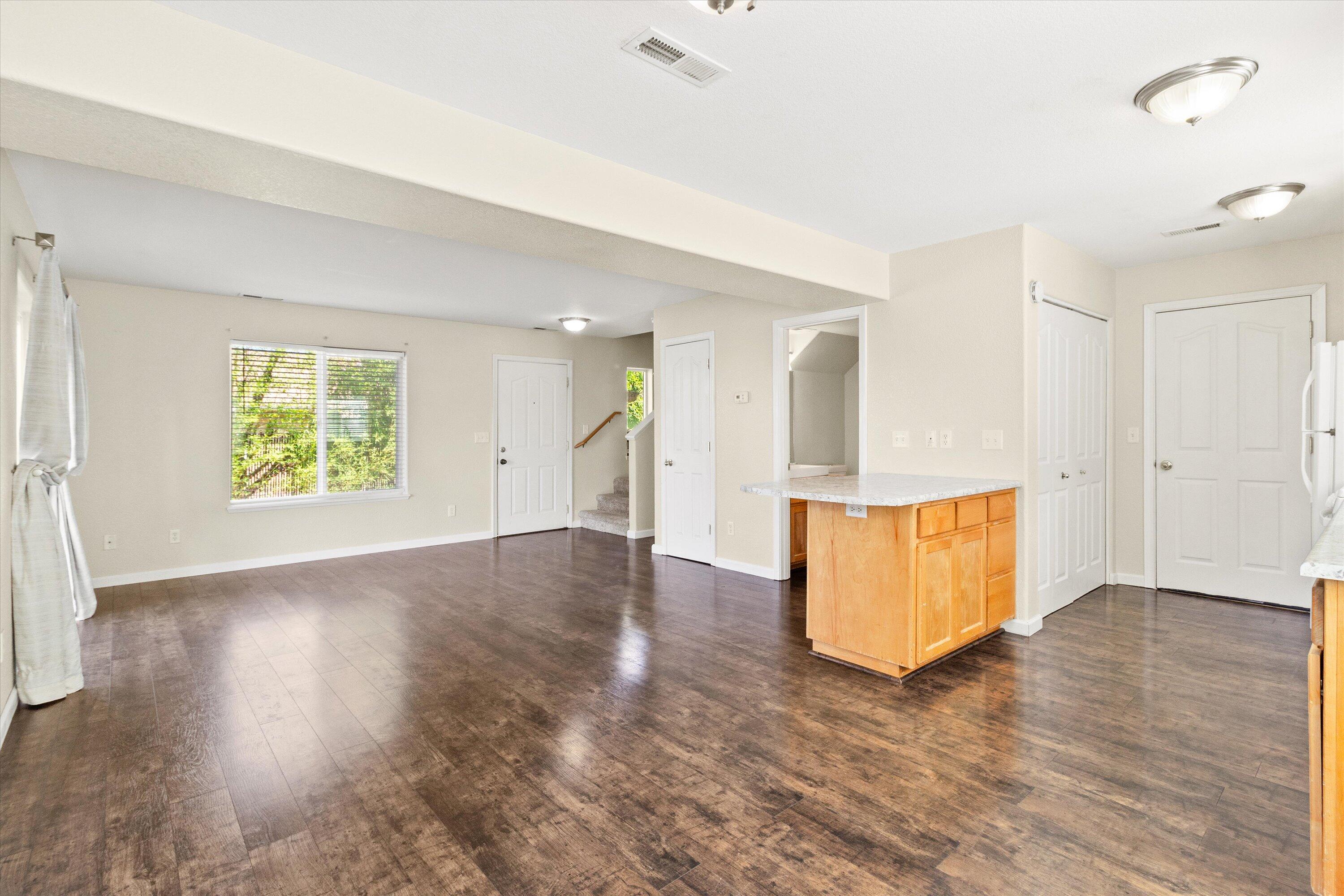 212 Oak Street Street, (A & B)