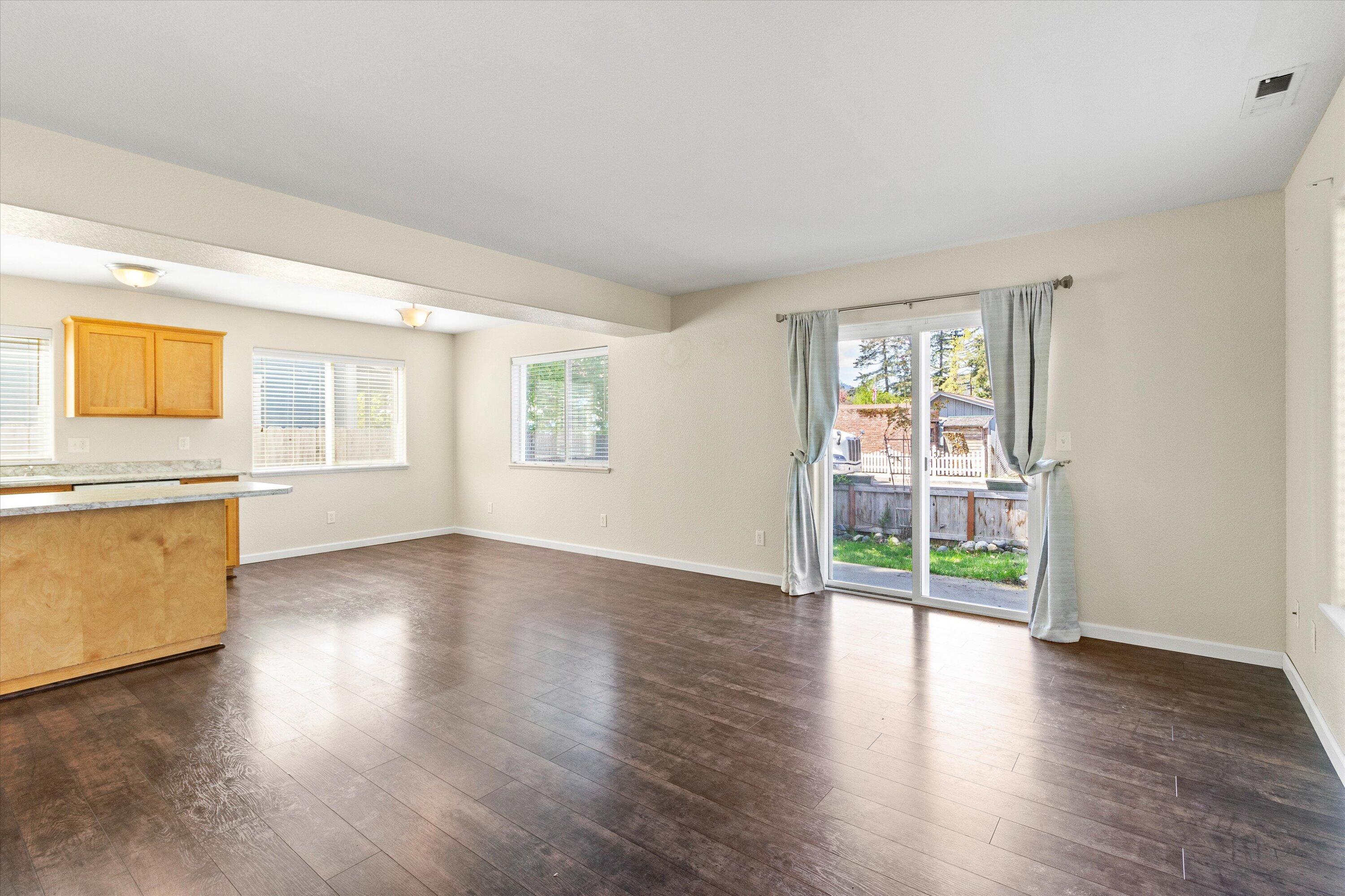 212 Oak Street Street, (A & B)