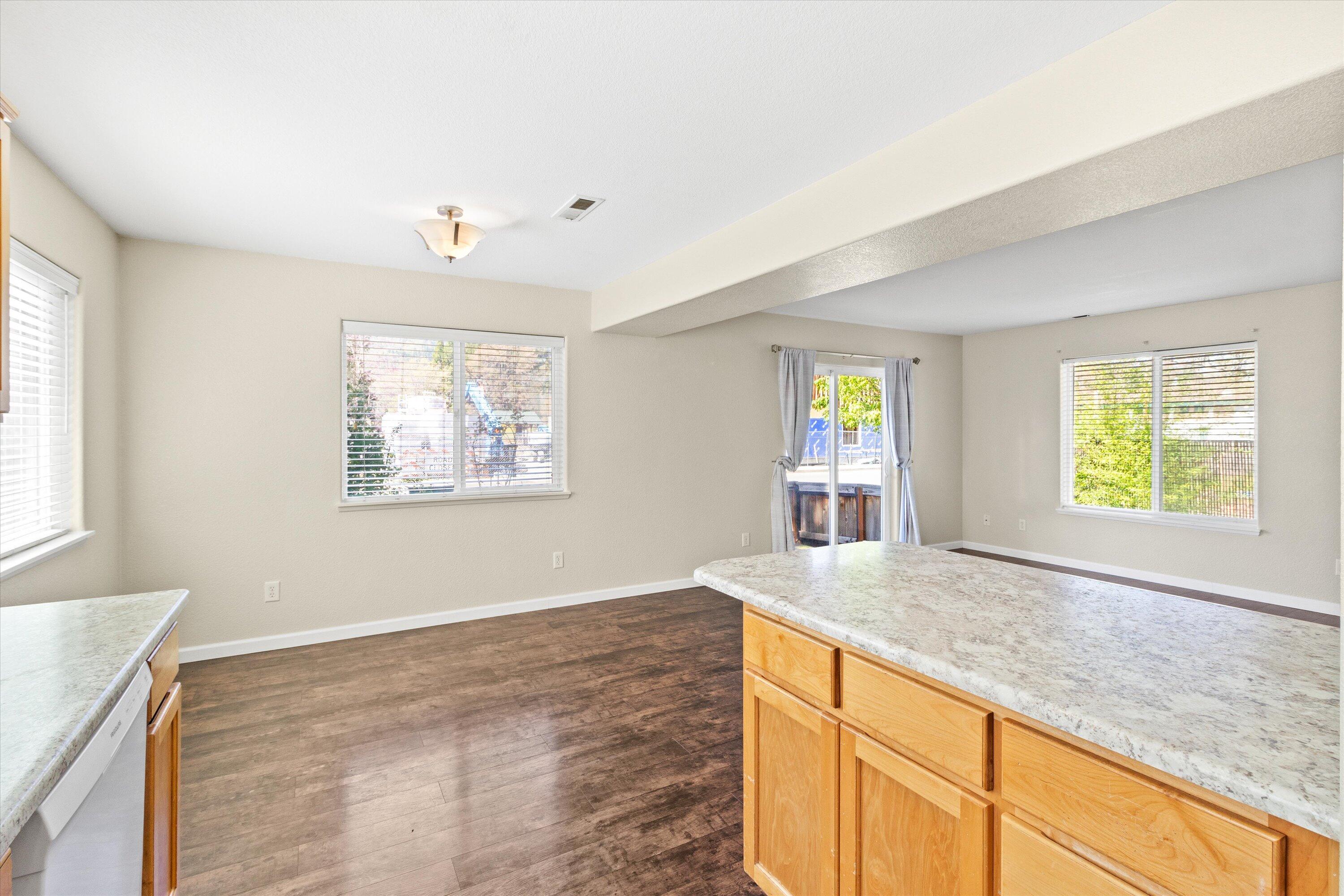 212 Oak Street Street, (A & B)