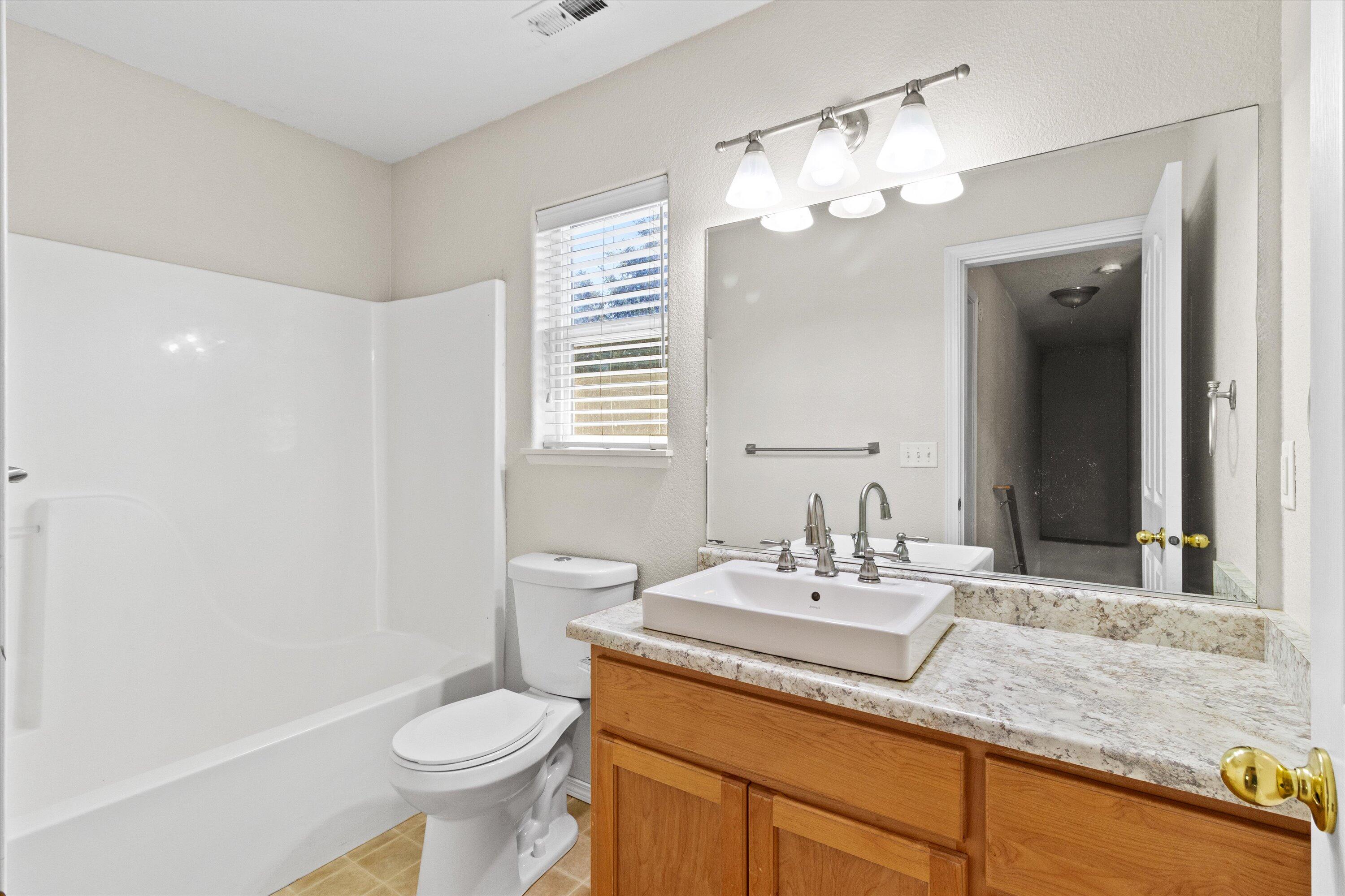 212 Oak Street Street, (A & B)