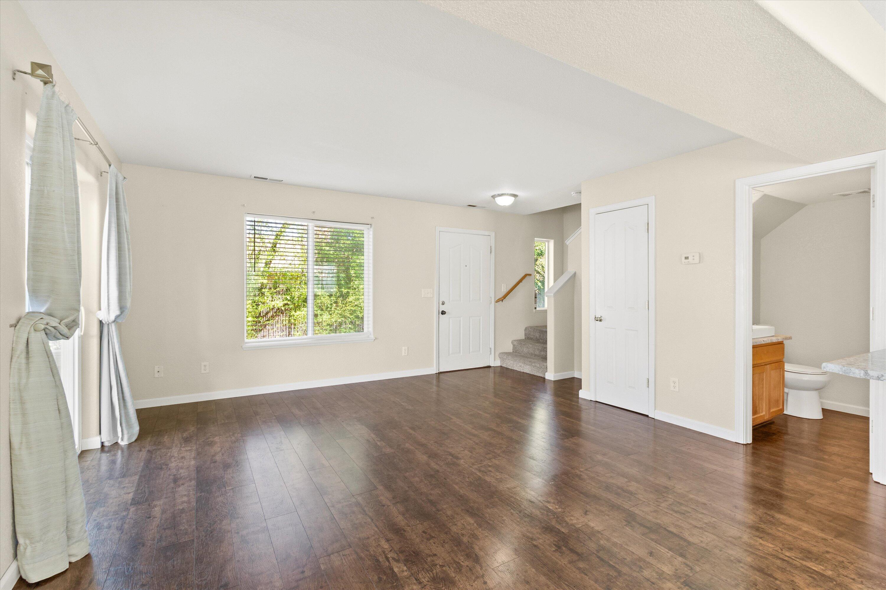 212 Oak Street Street, (A & B)