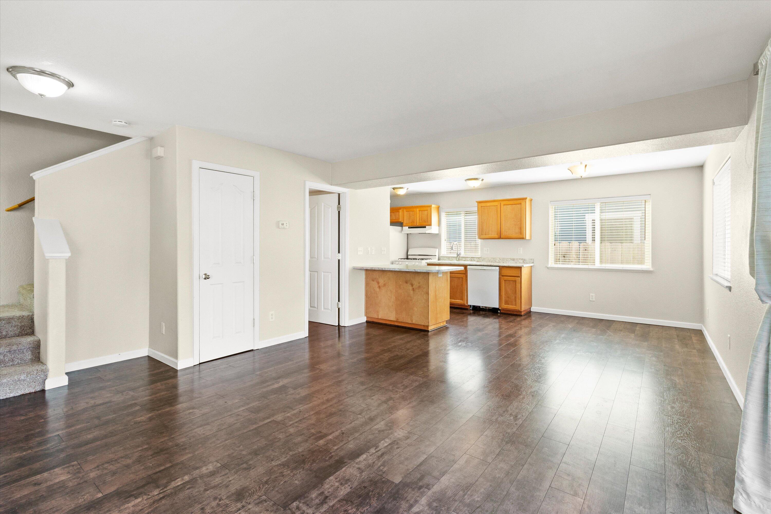 212 Oak Street Street, (A & B)