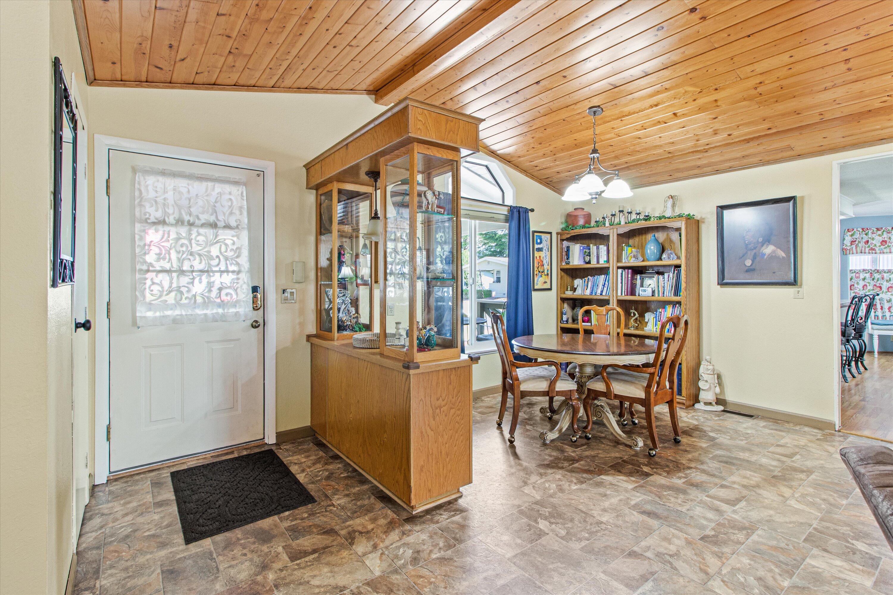 1841 Tamarac Lane
