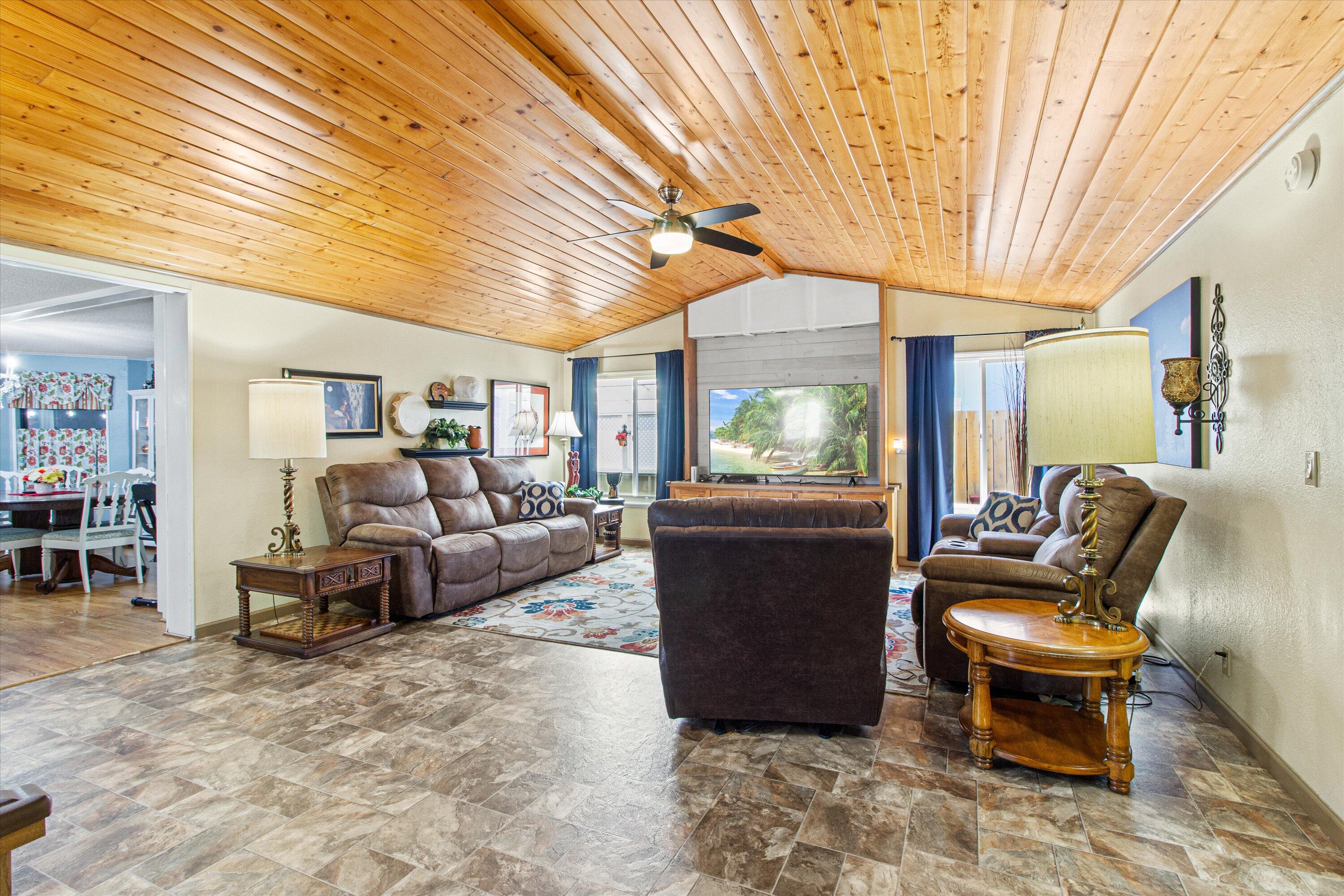 1841 Tamarac Lane