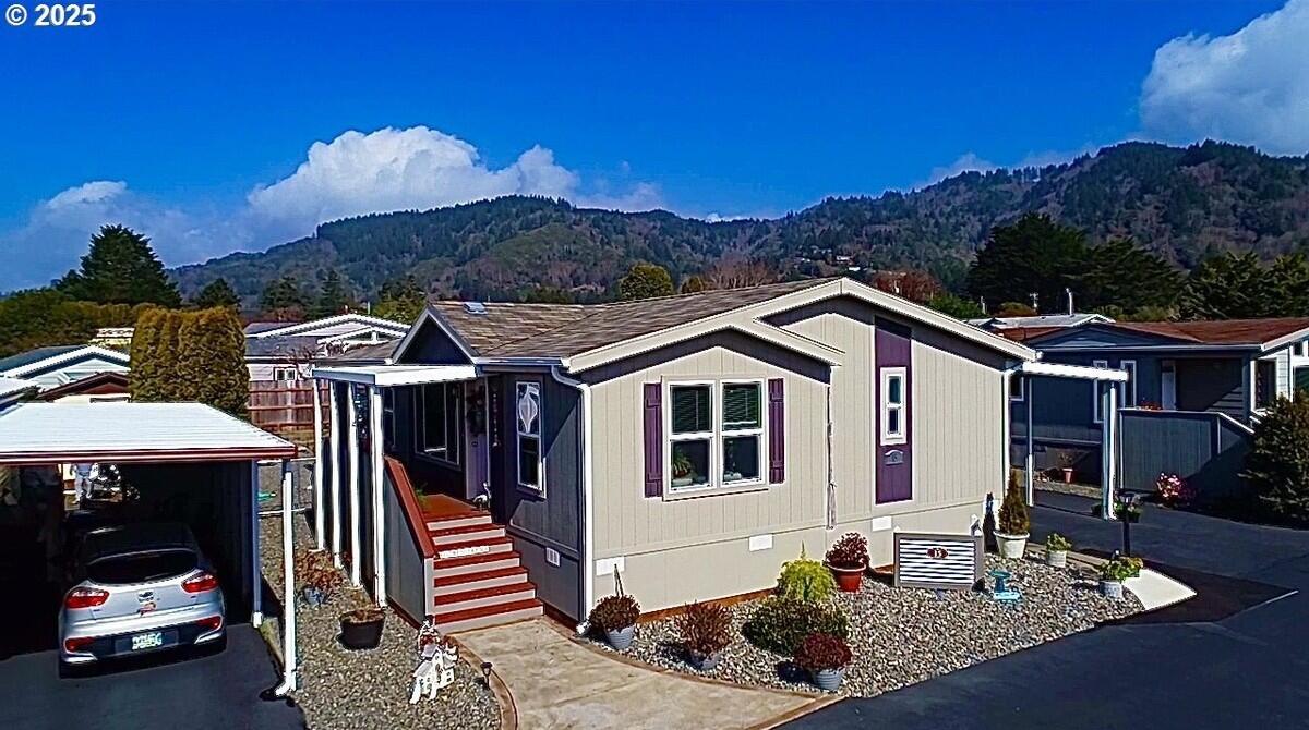 15889 Sunset Strip, 15