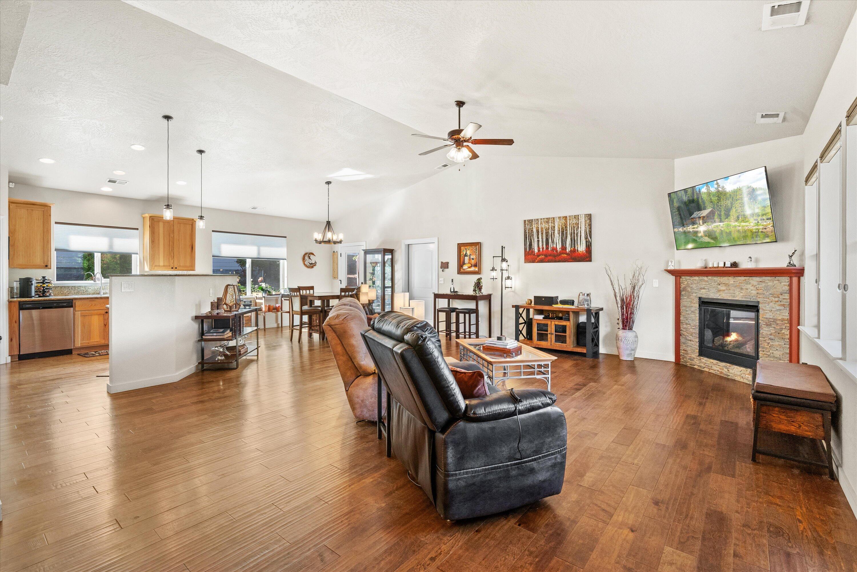 1582 SE Rosemary Lane