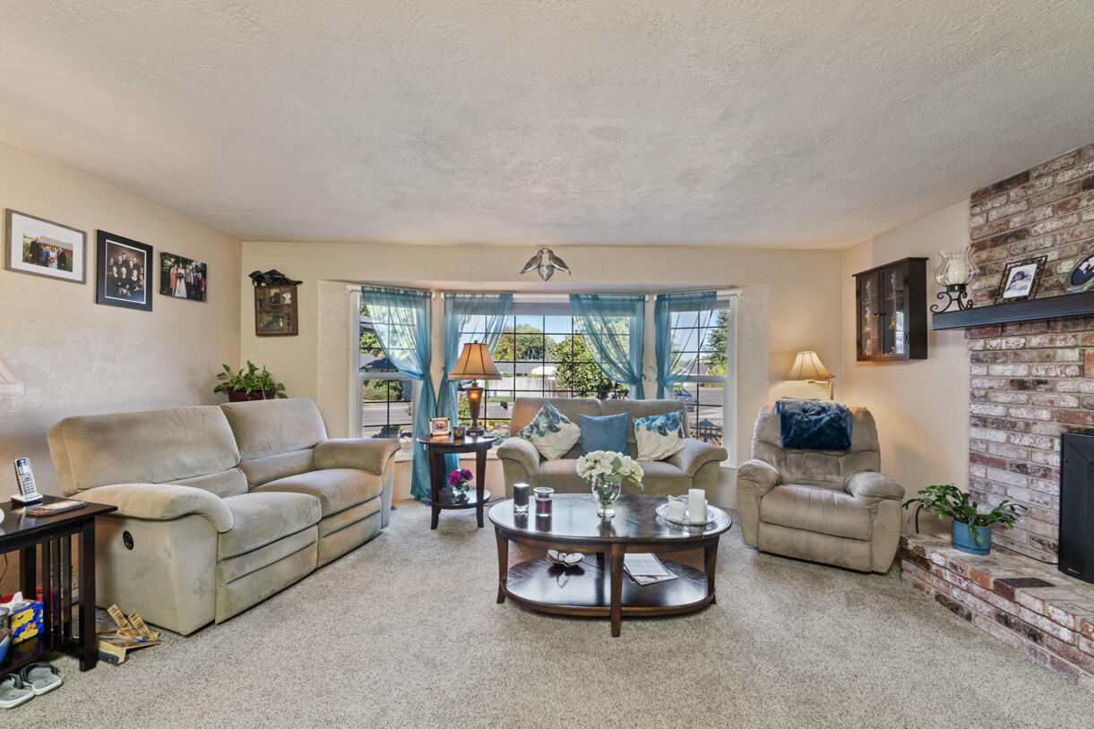 3238 Woodbriar Drive