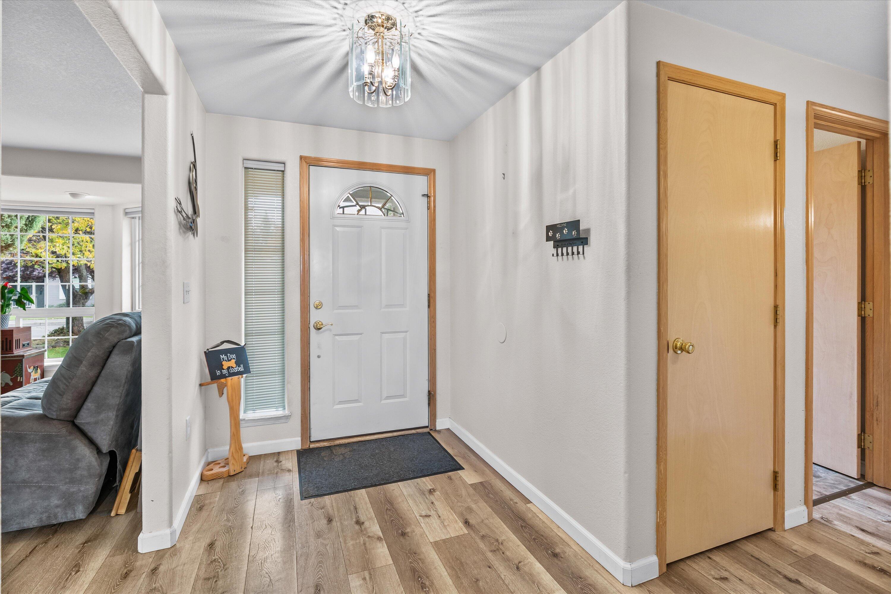 1822 Sarah Way, Medford