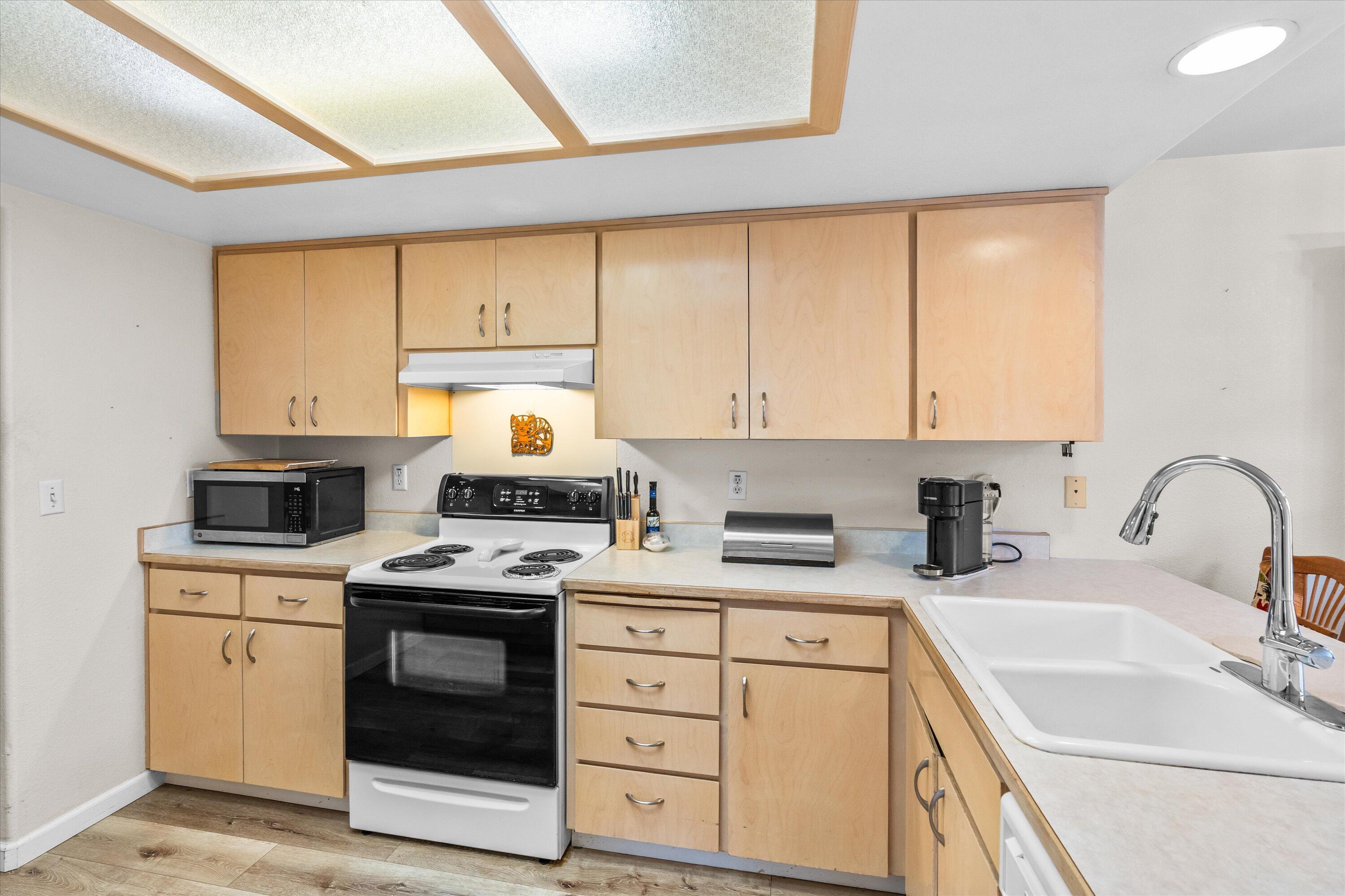 1822 Sarah Way, Medford