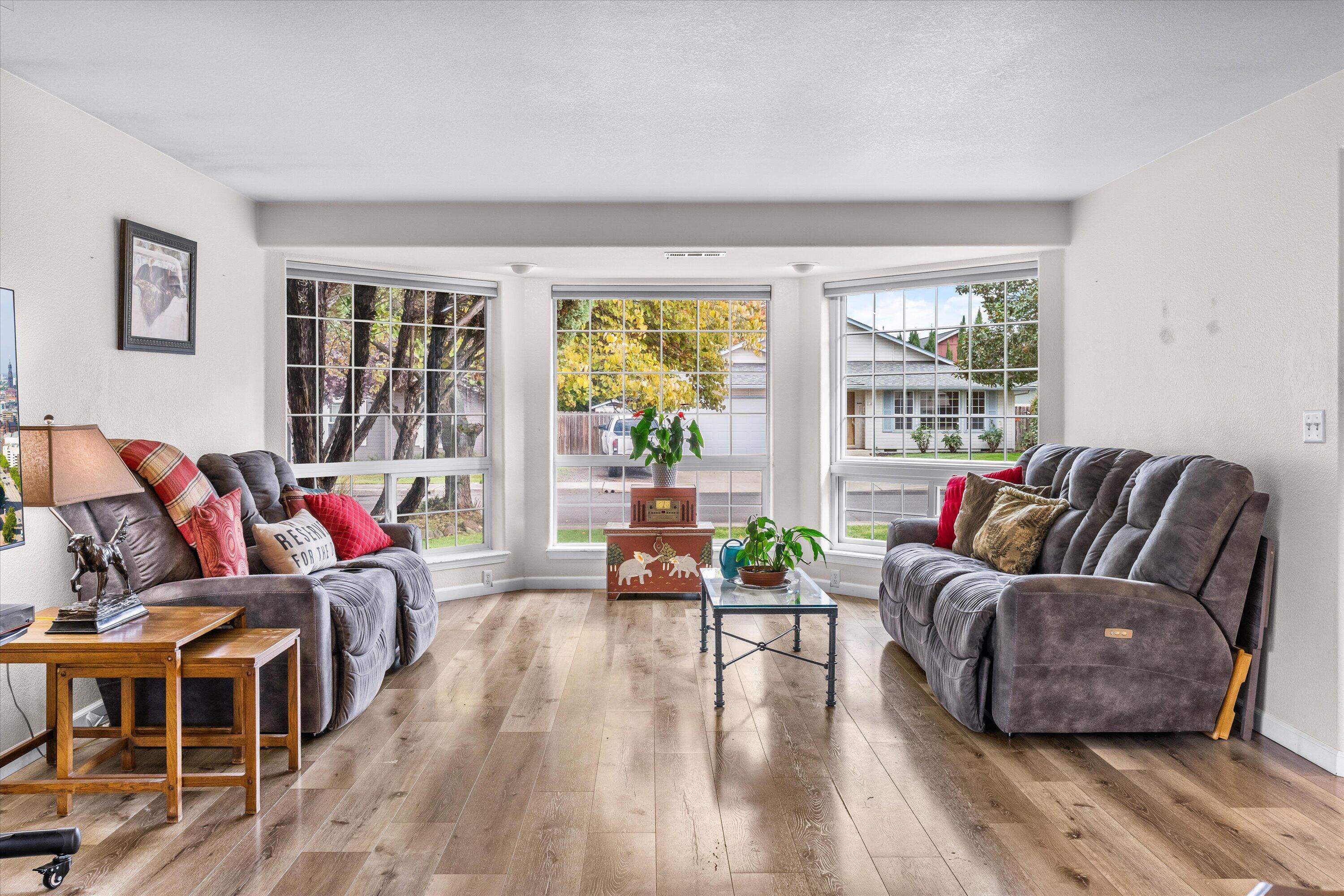 1822 Sarah Way, Medford