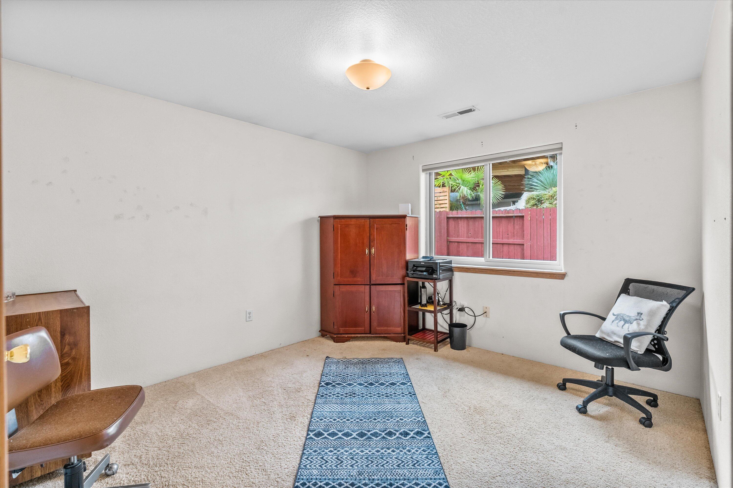 1822 Sarah Way, Medford