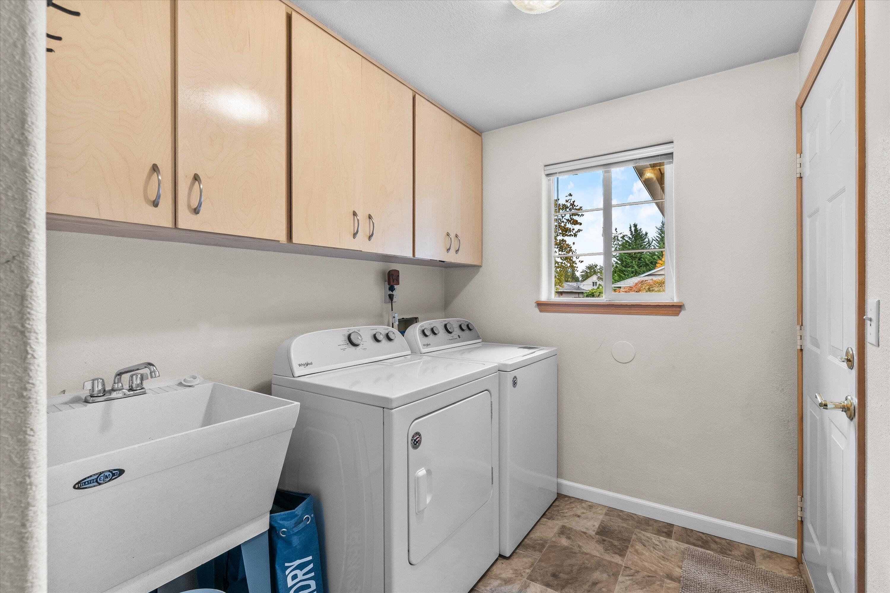 1822 Sarah Way, Medford