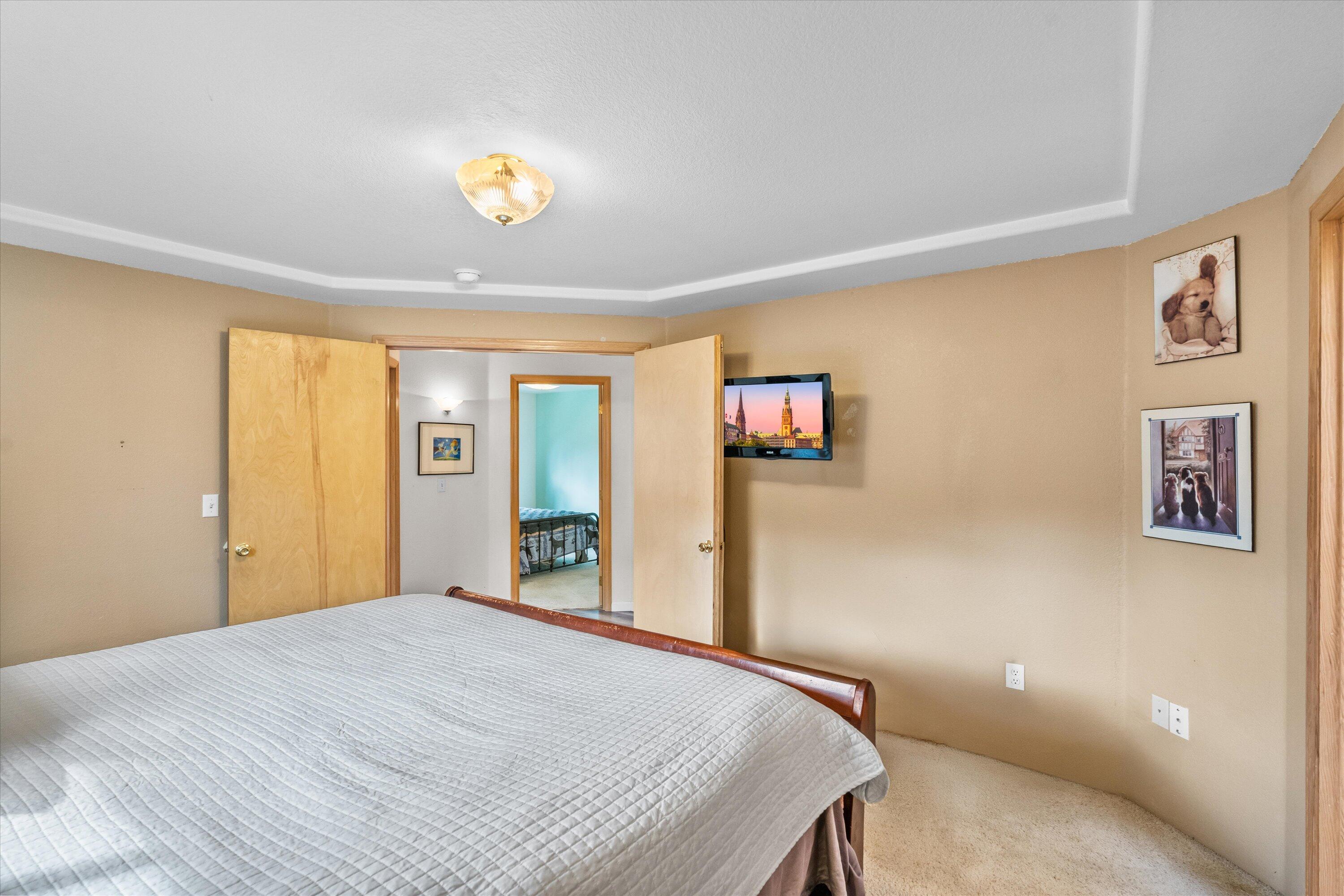 1822 Sarah Way, Medford