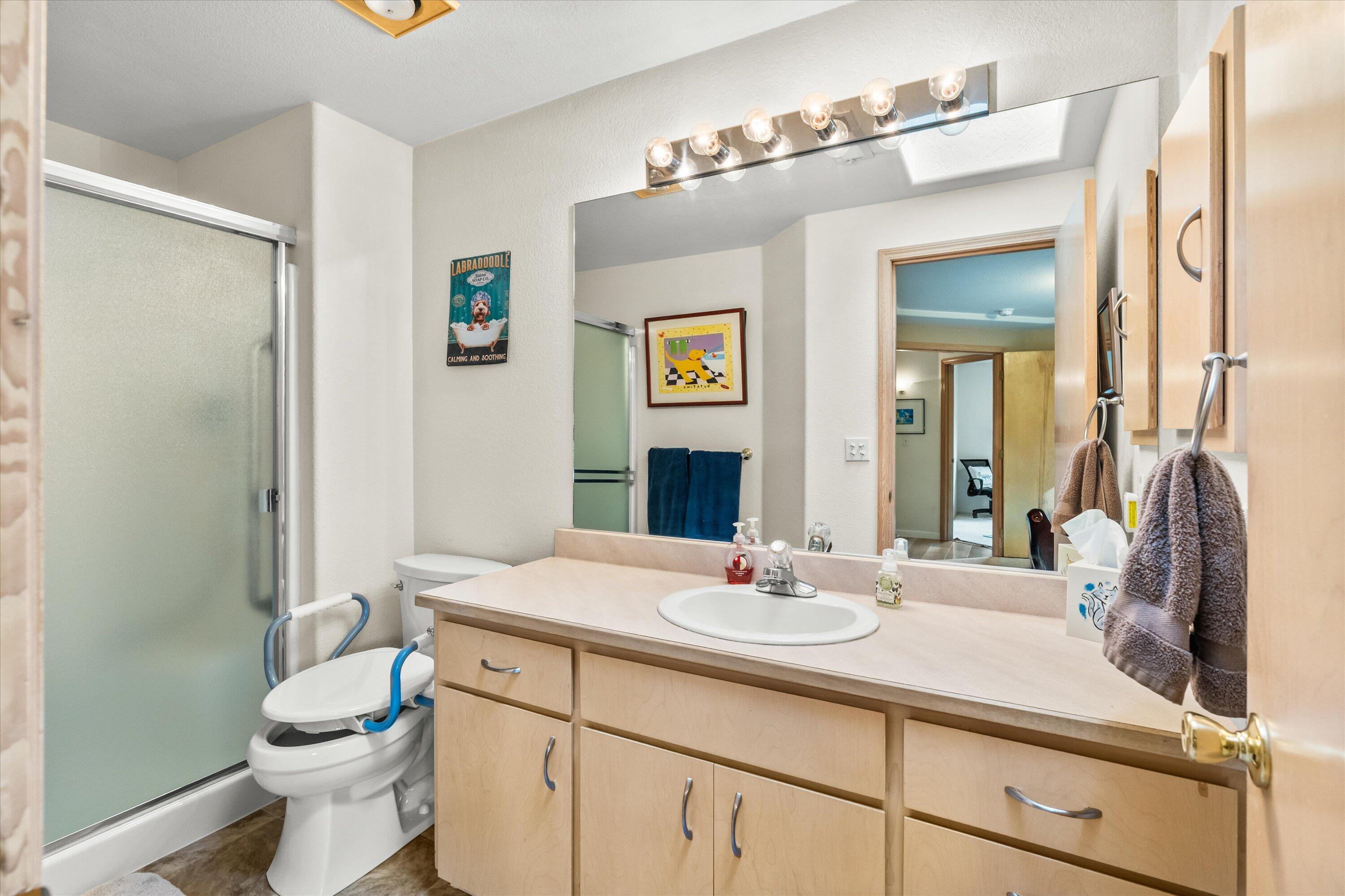 1822 Sarah Way, Medford