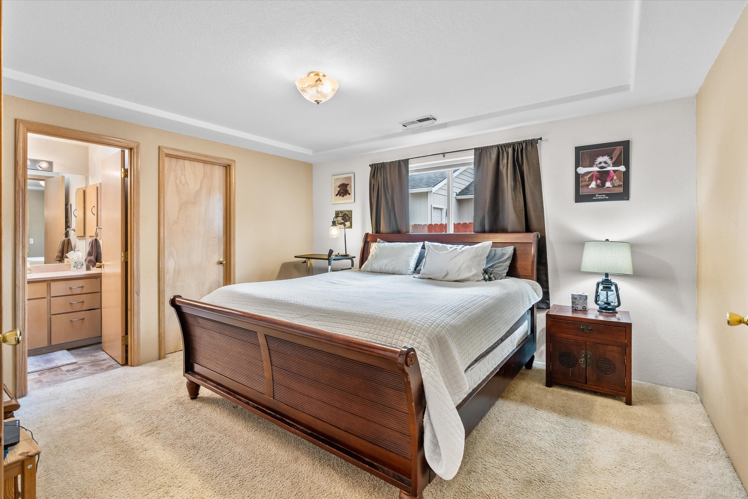 1822 Sarah Way, Medford