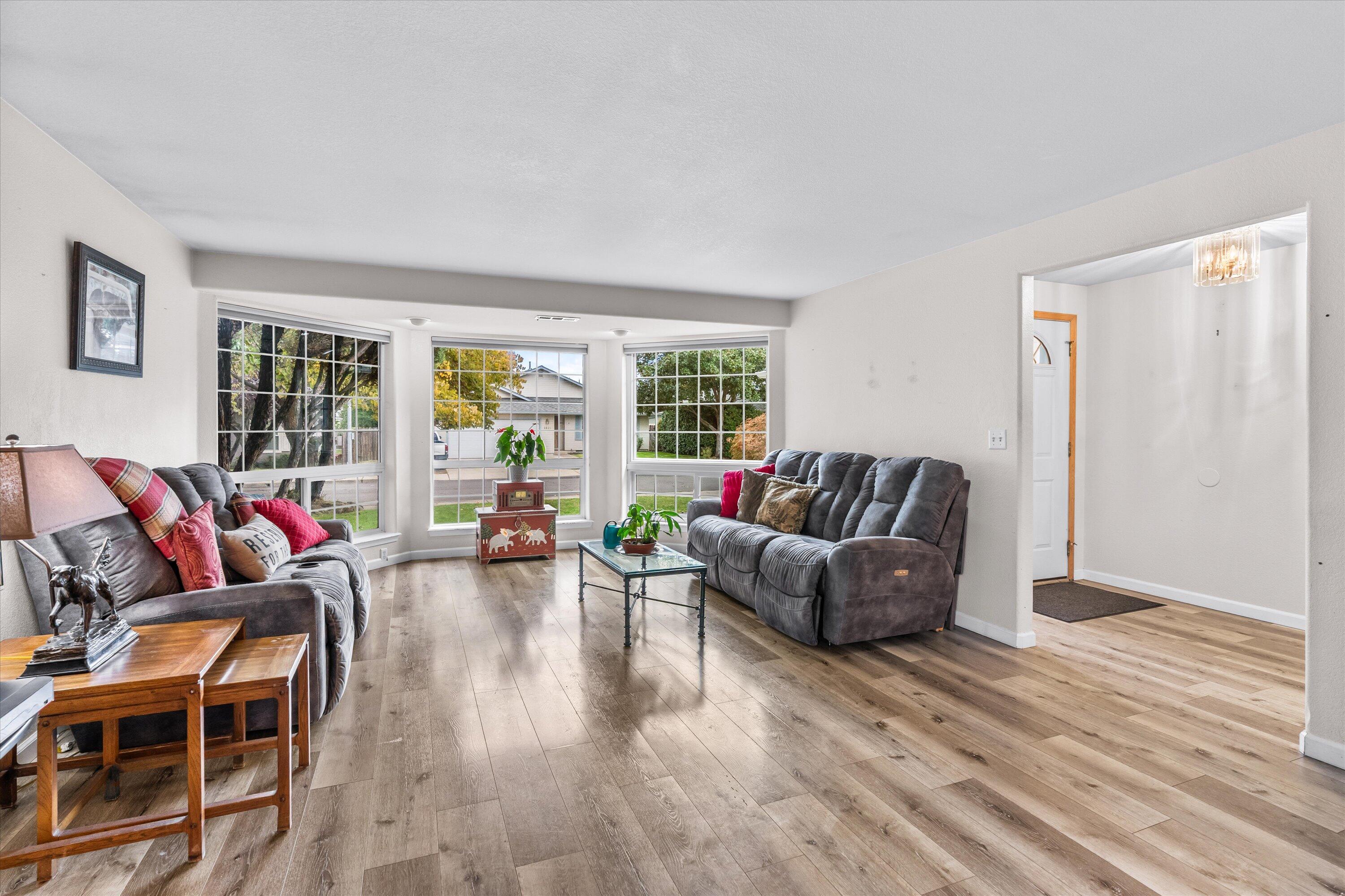 1822 Sarah Way, Medford