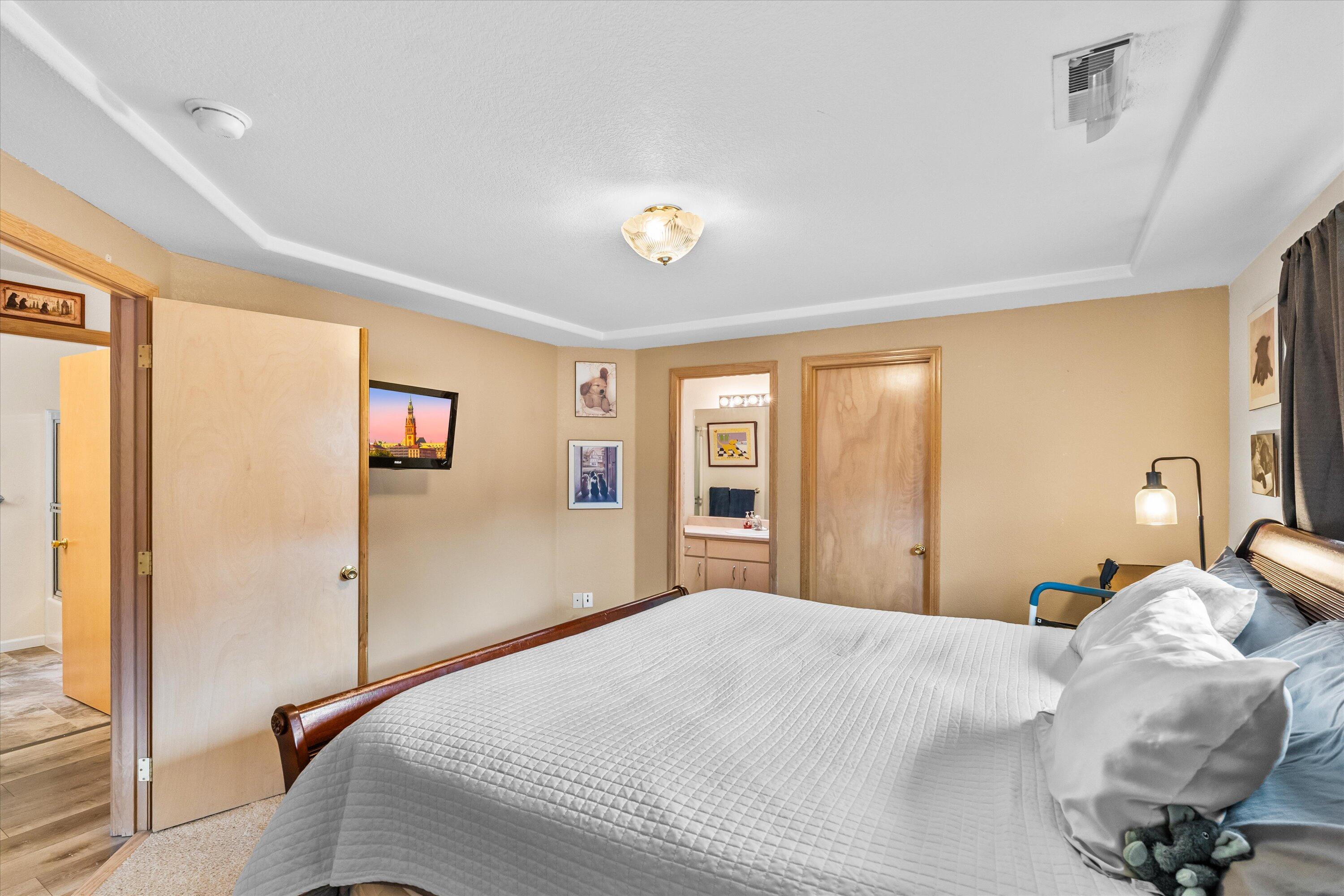 1822 Sarah Way, Medford