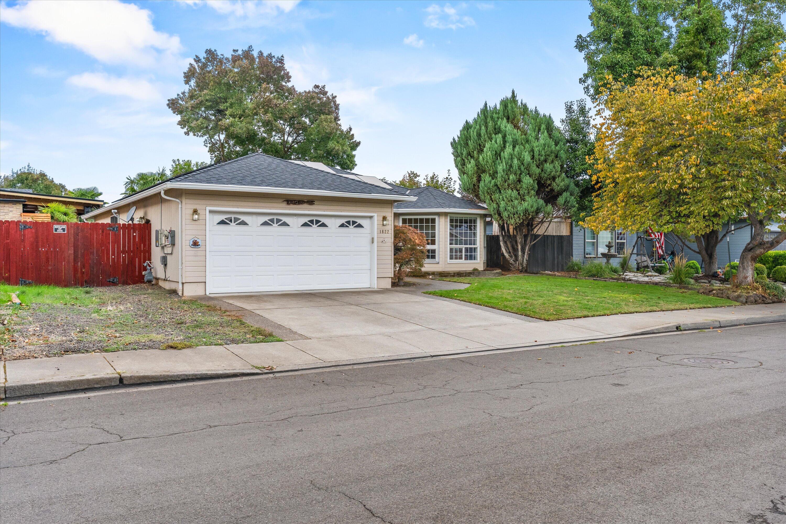 1822 Sarah Way, Medford