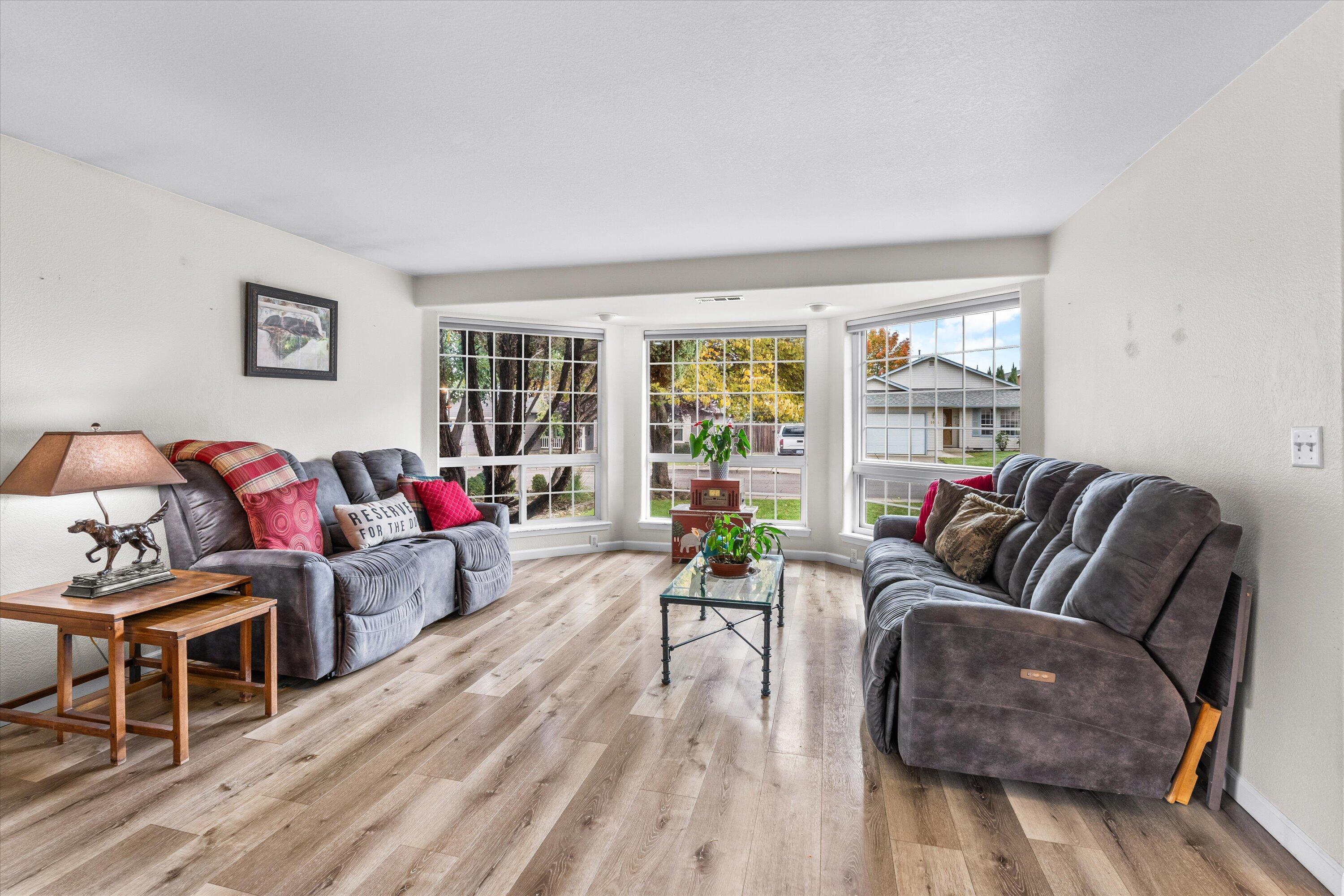 1822 Sarah Way, Medford