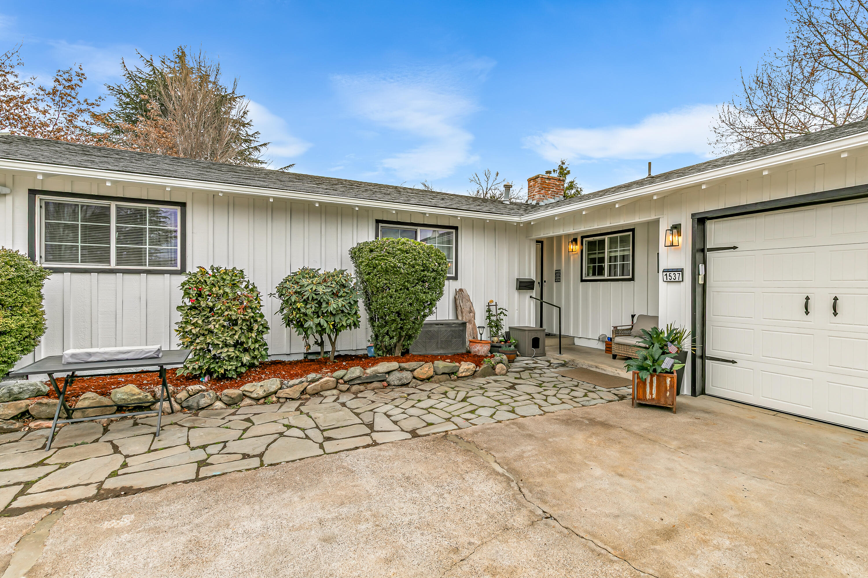 1537 Yucca Street
